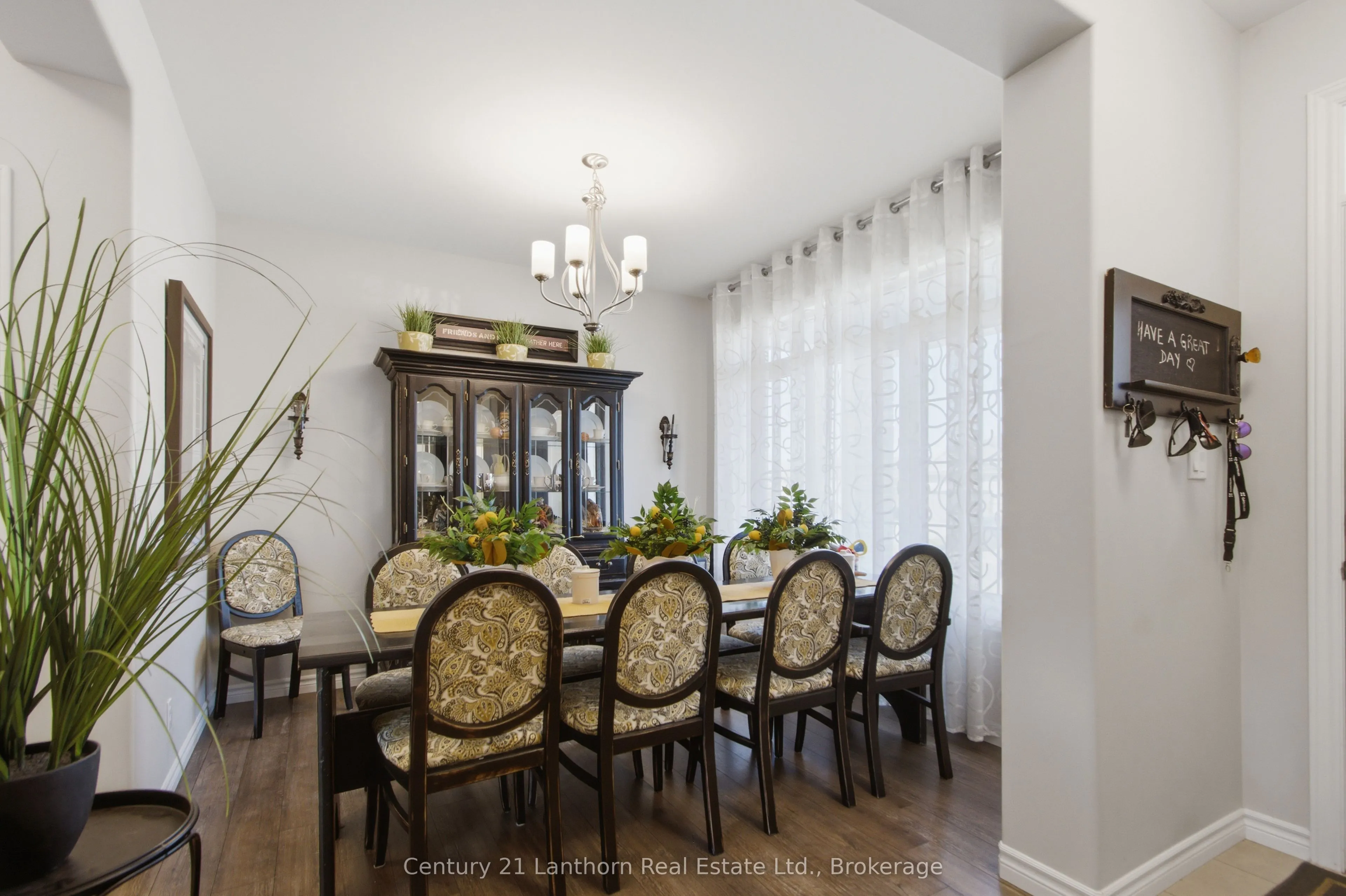 7 Cottonwood Drive