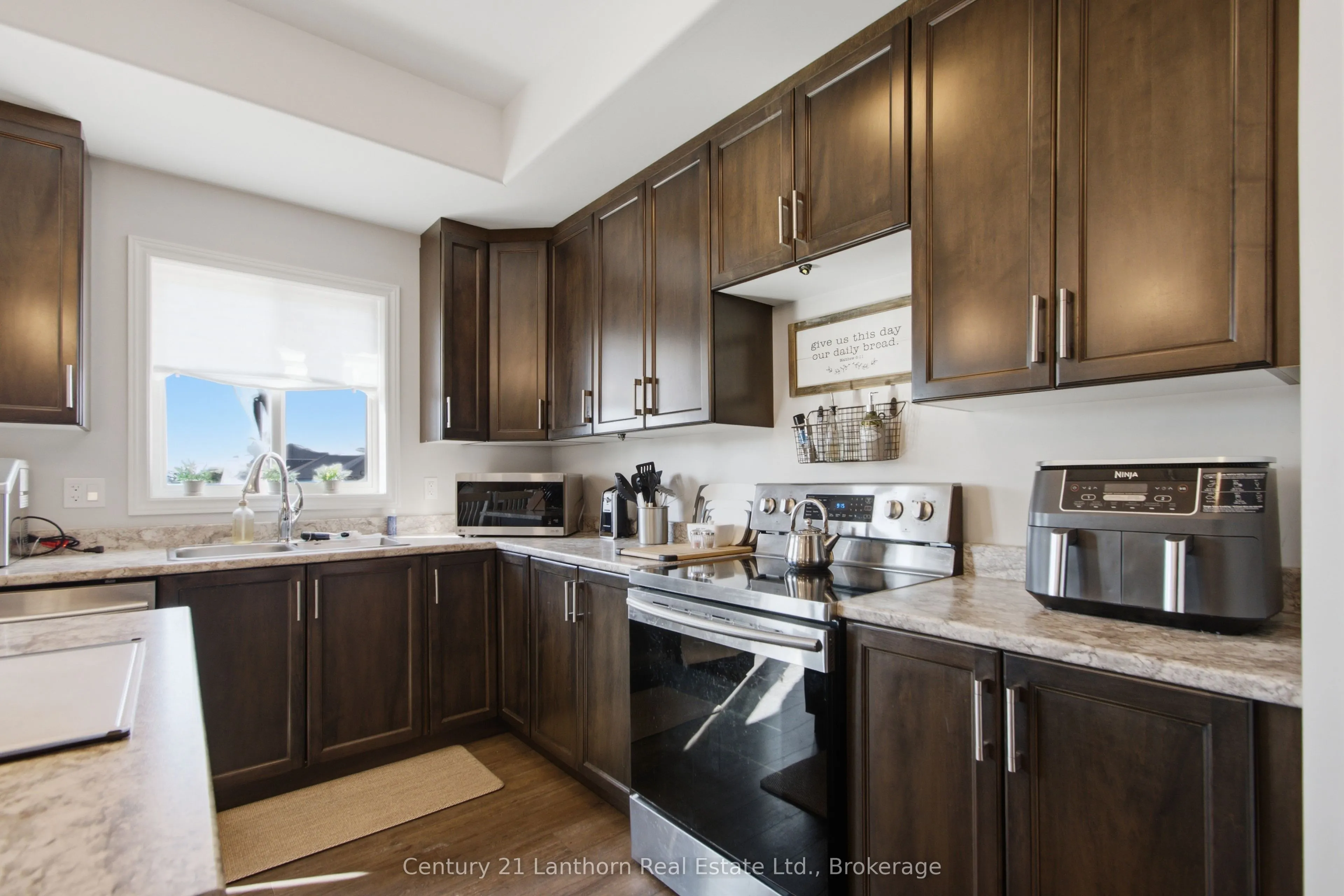 7 Cottonwood Drive