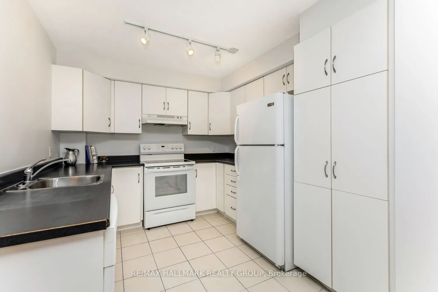 138 Somerset Street W #502