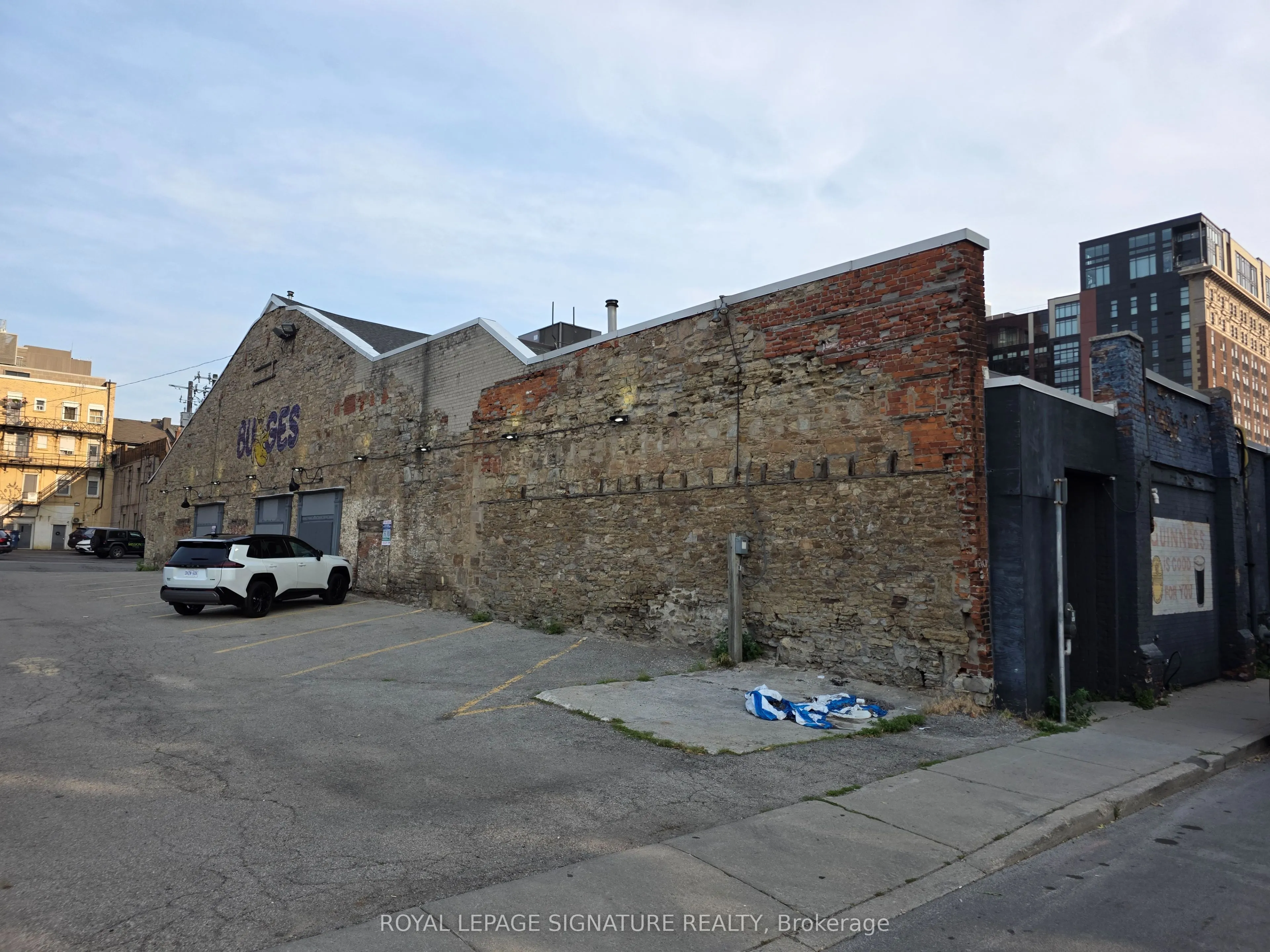 33 Bowen Street
