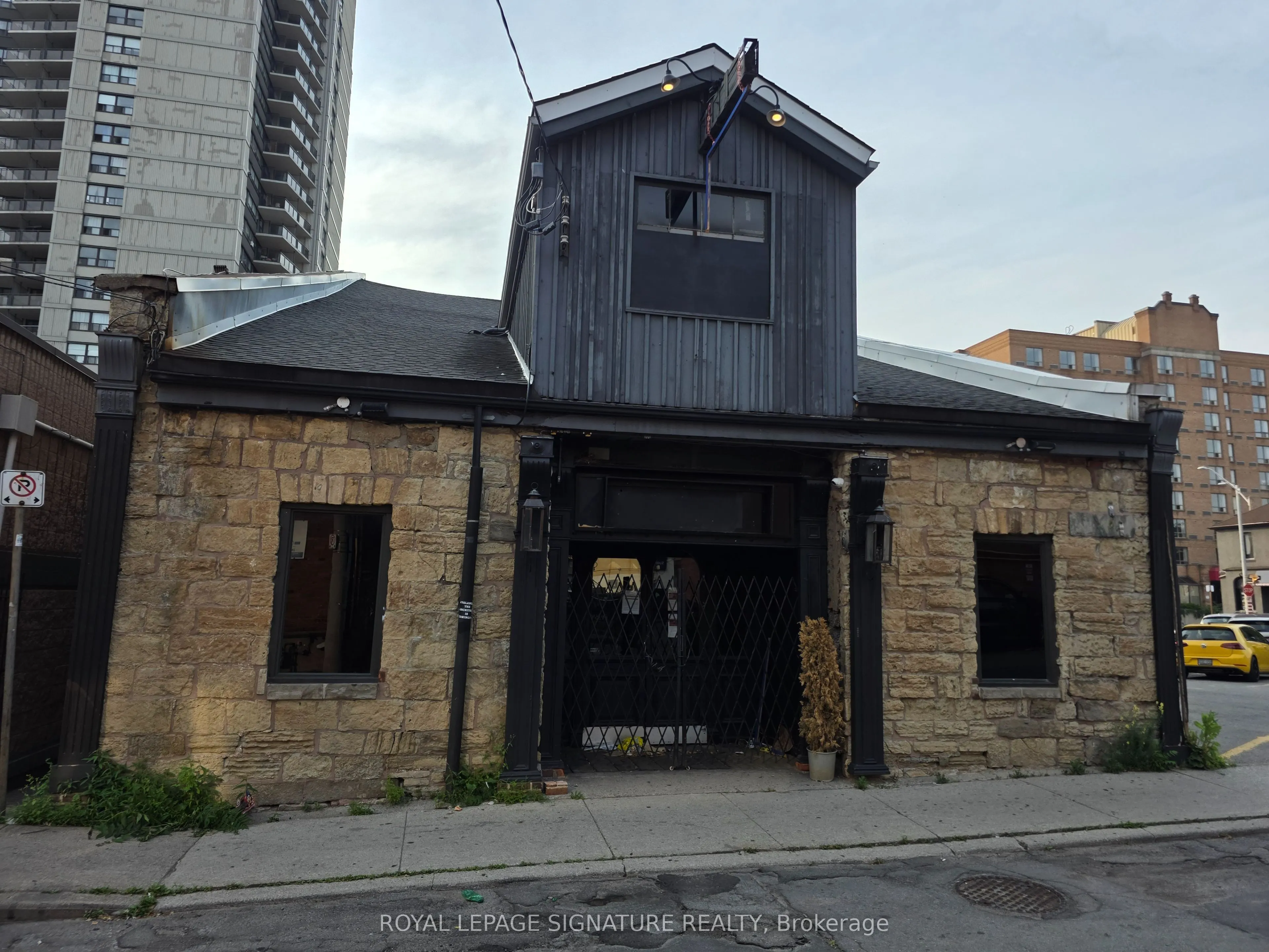 33 Bowen Street