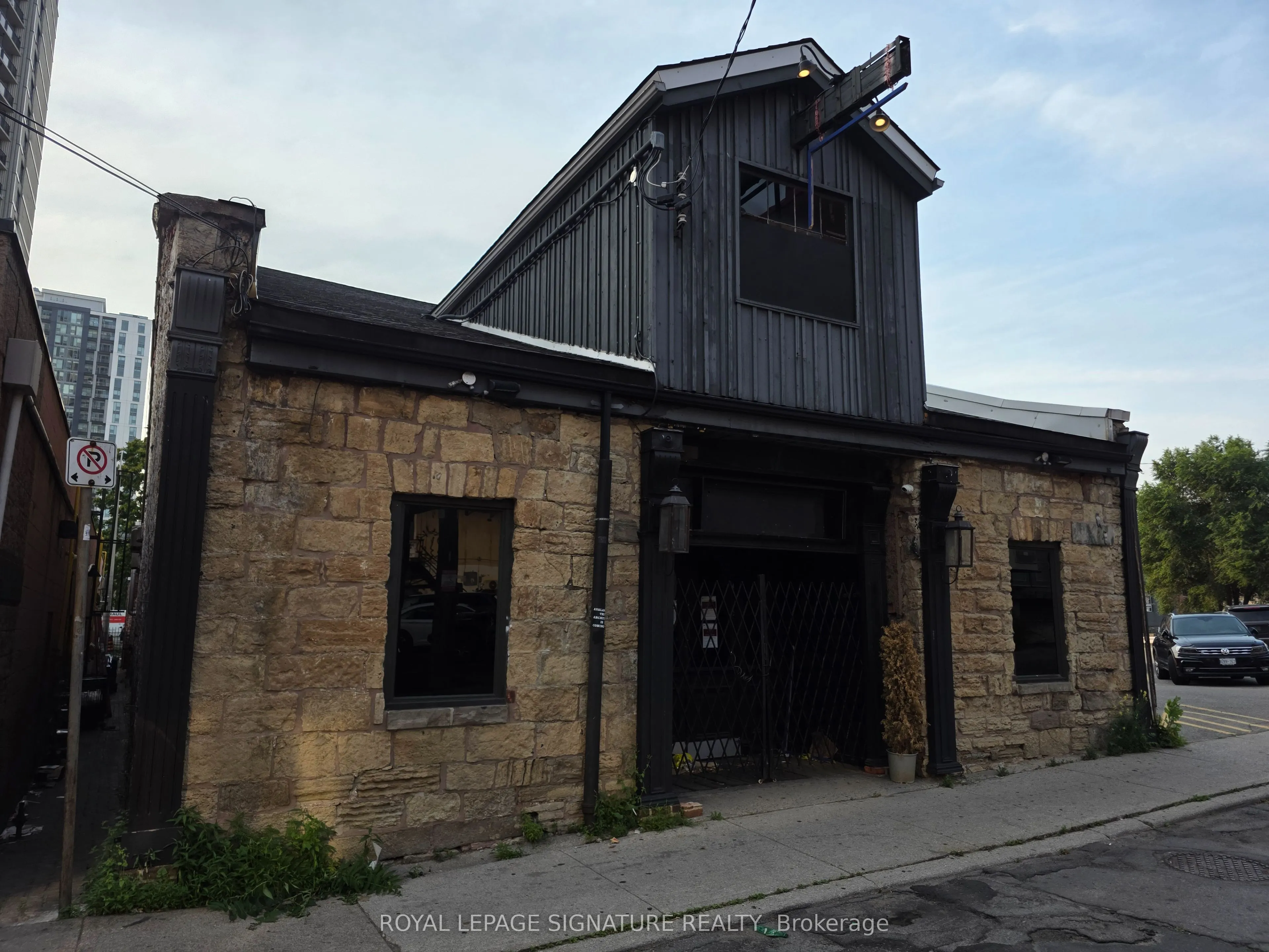 33 Bowen Street