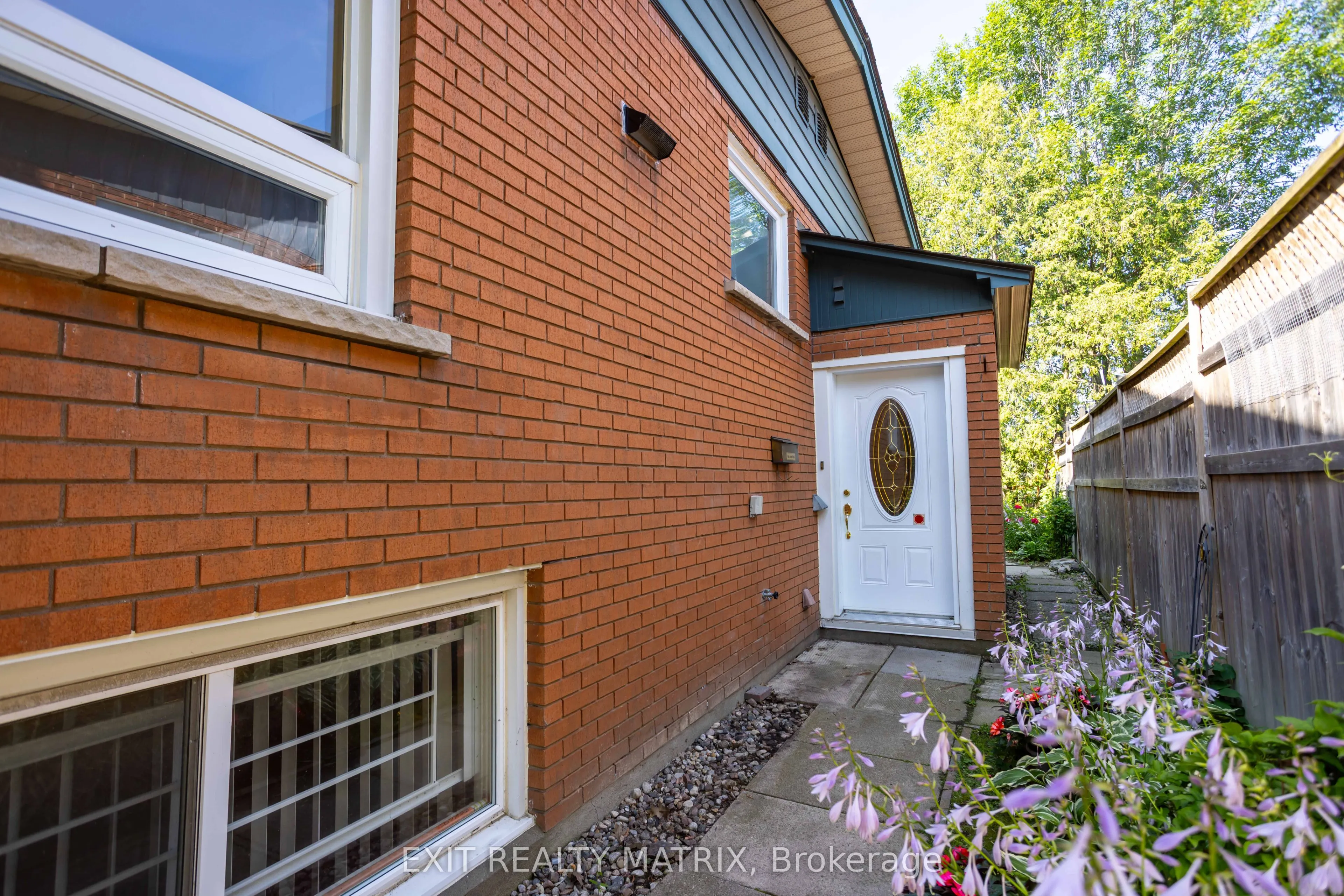 2064 St Laurent Boulevard