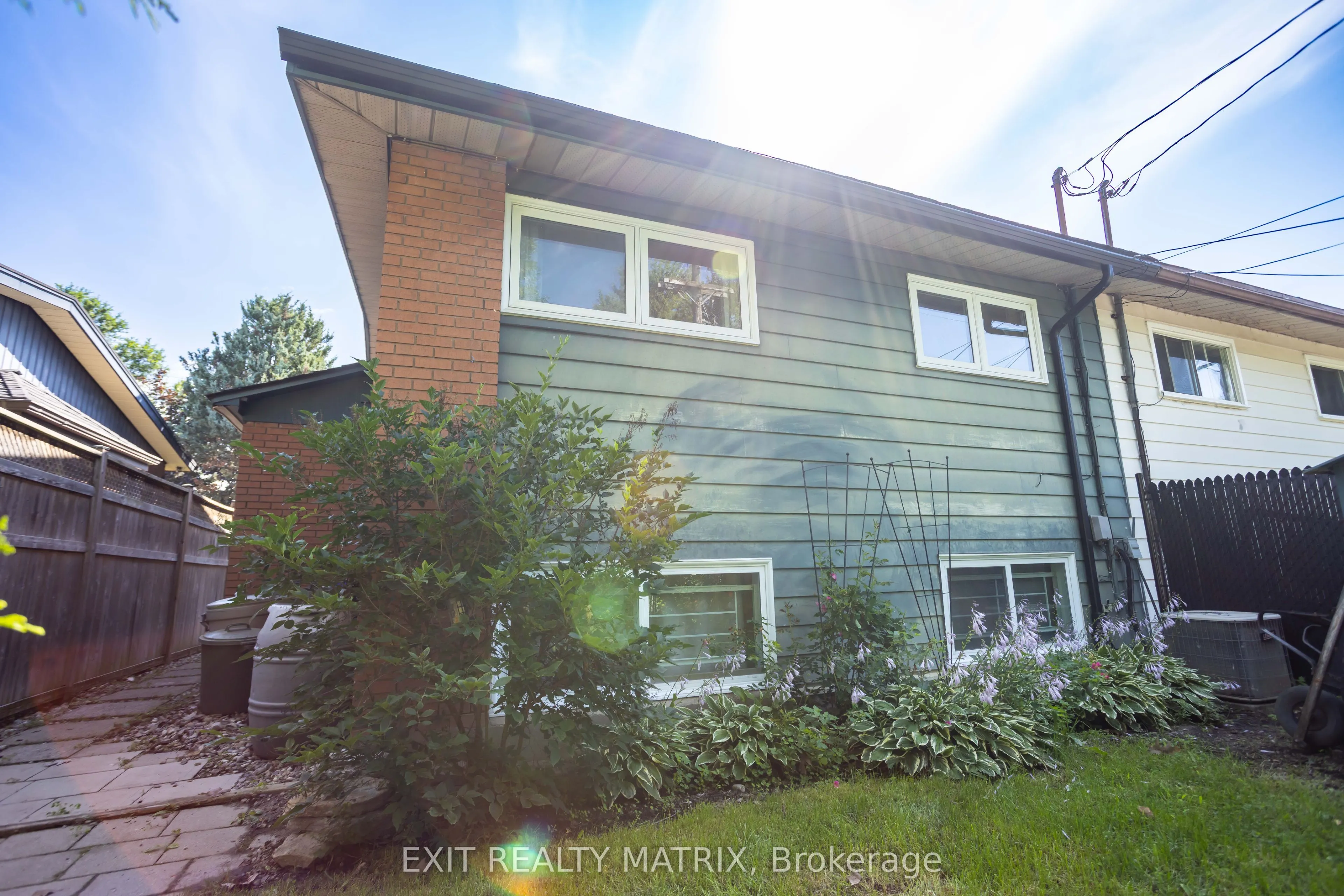 2064 St Laurent Boulevard