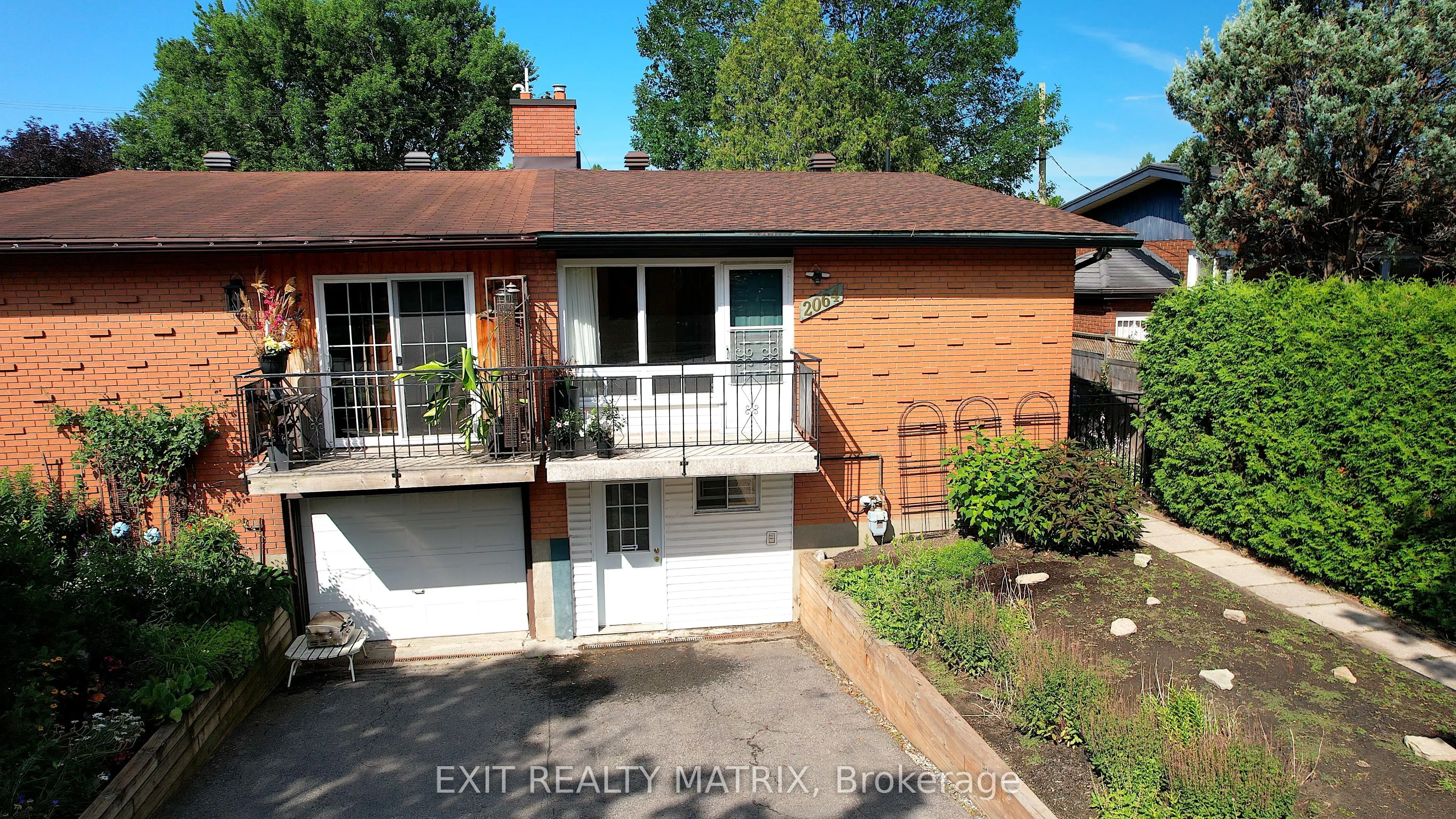 2064 St Laurent Boulevard
