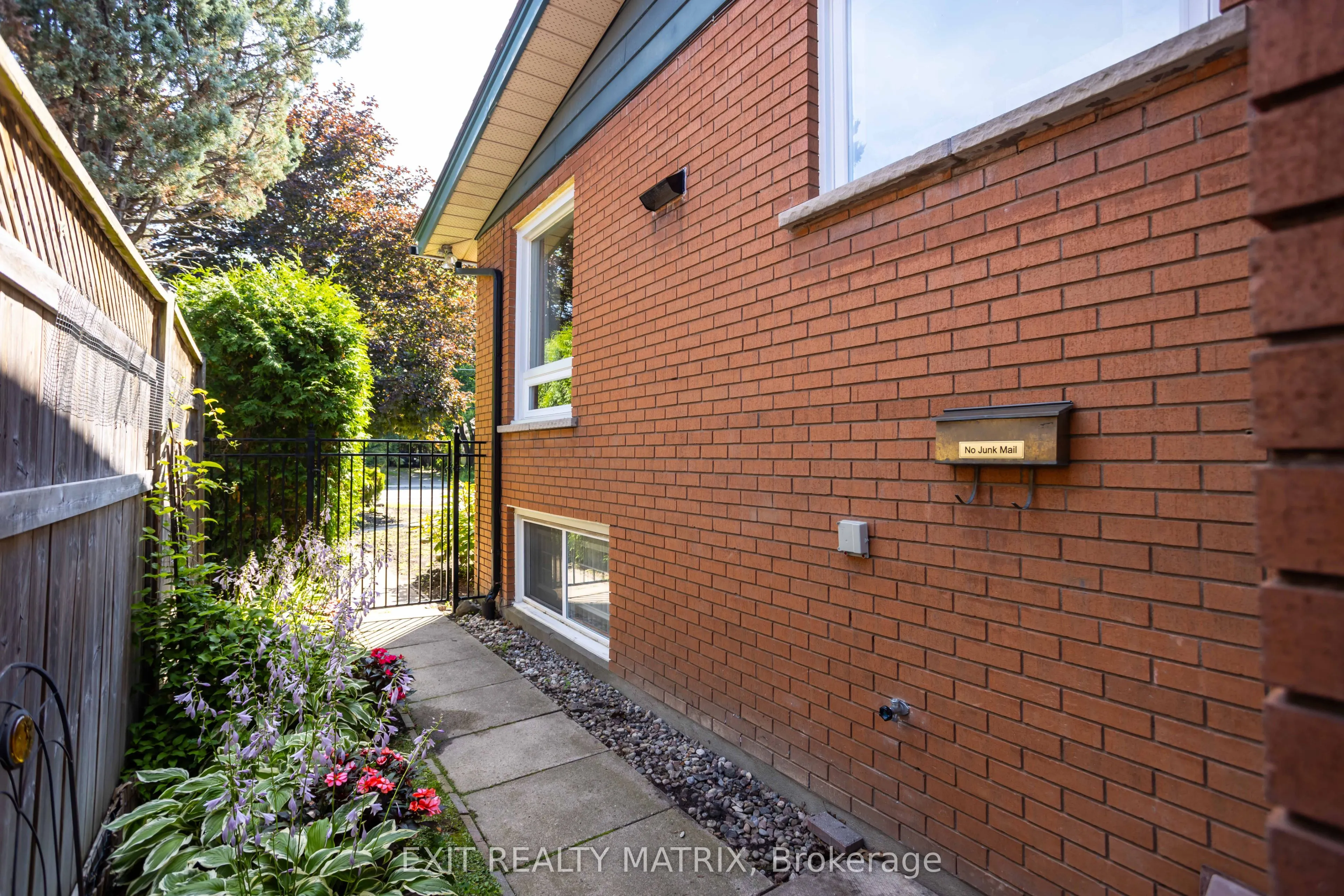 2064 St Laurent Boulevard