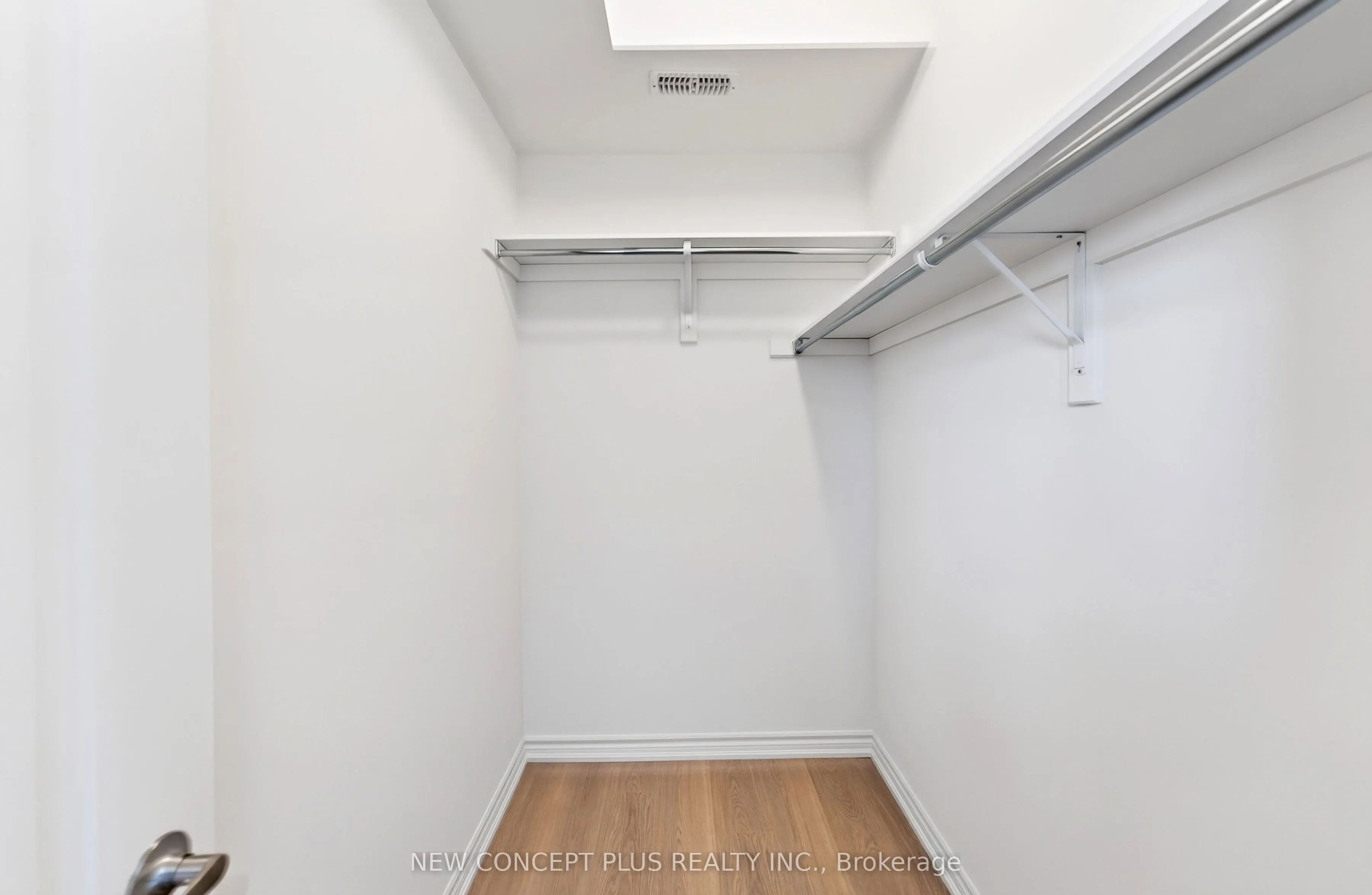 66 Debois Street