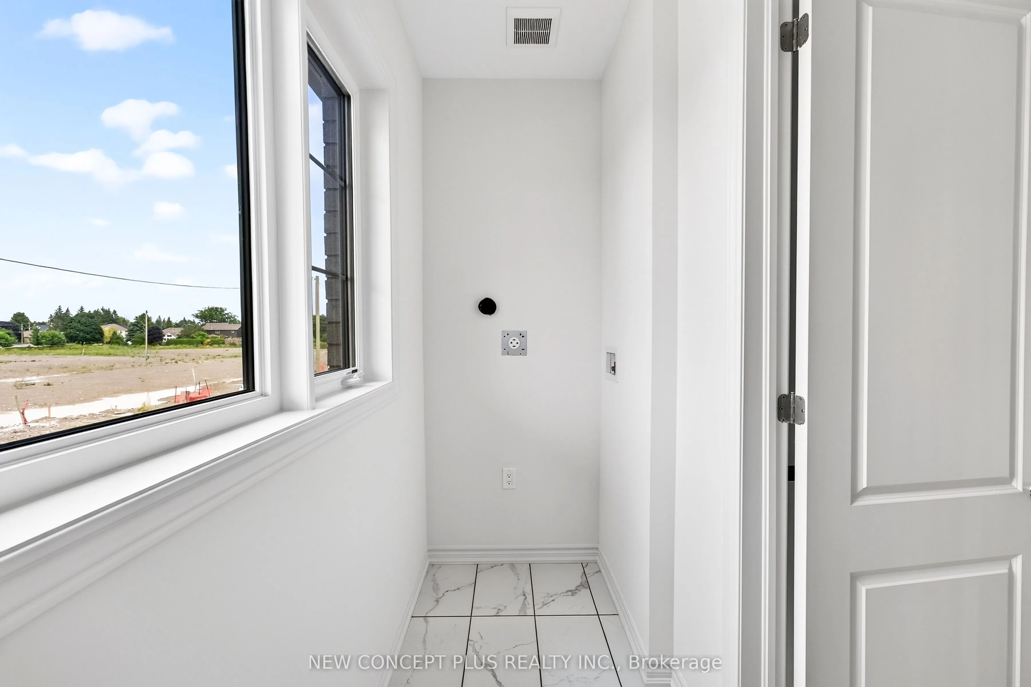 66 Debois Street