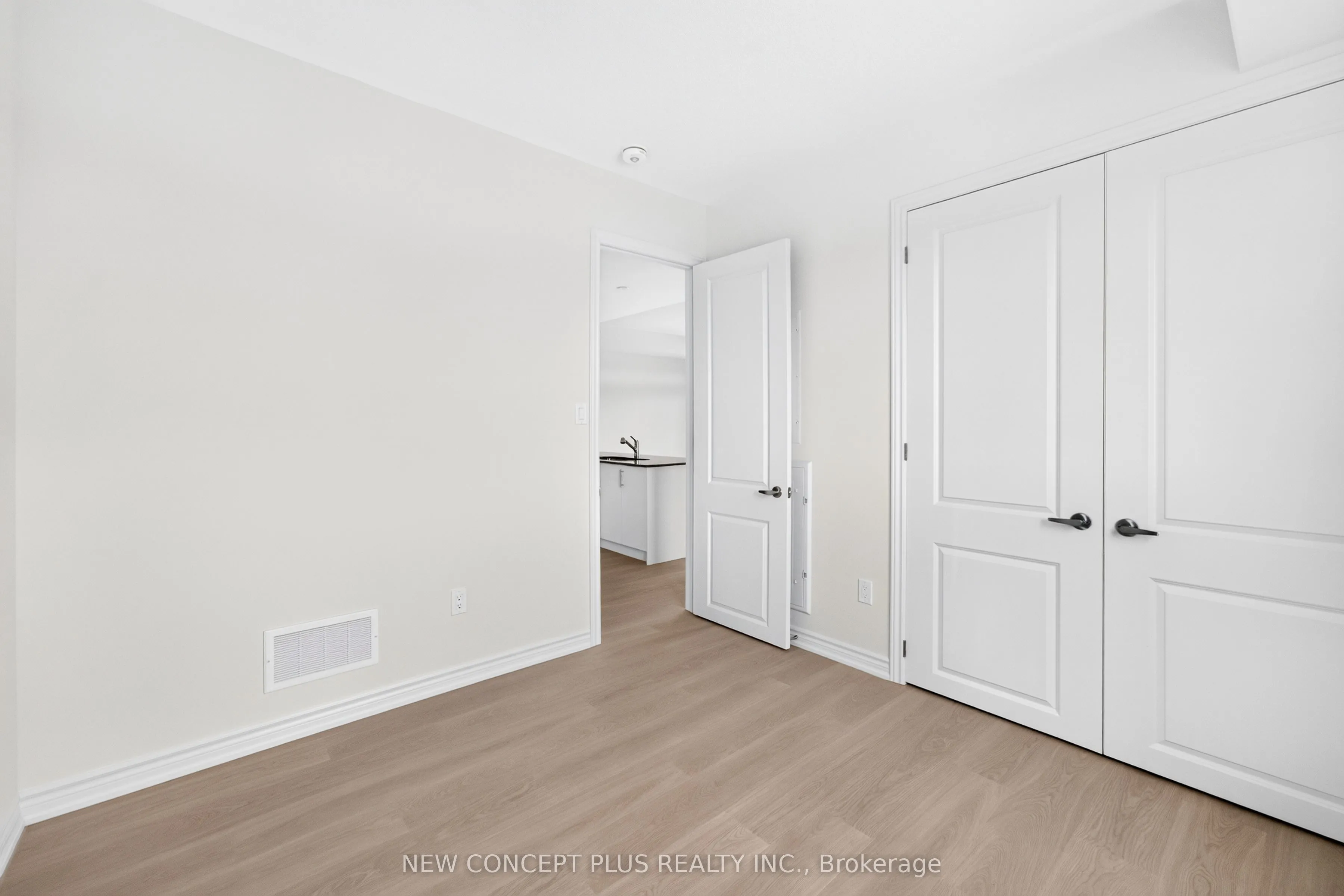 66 Debois Street