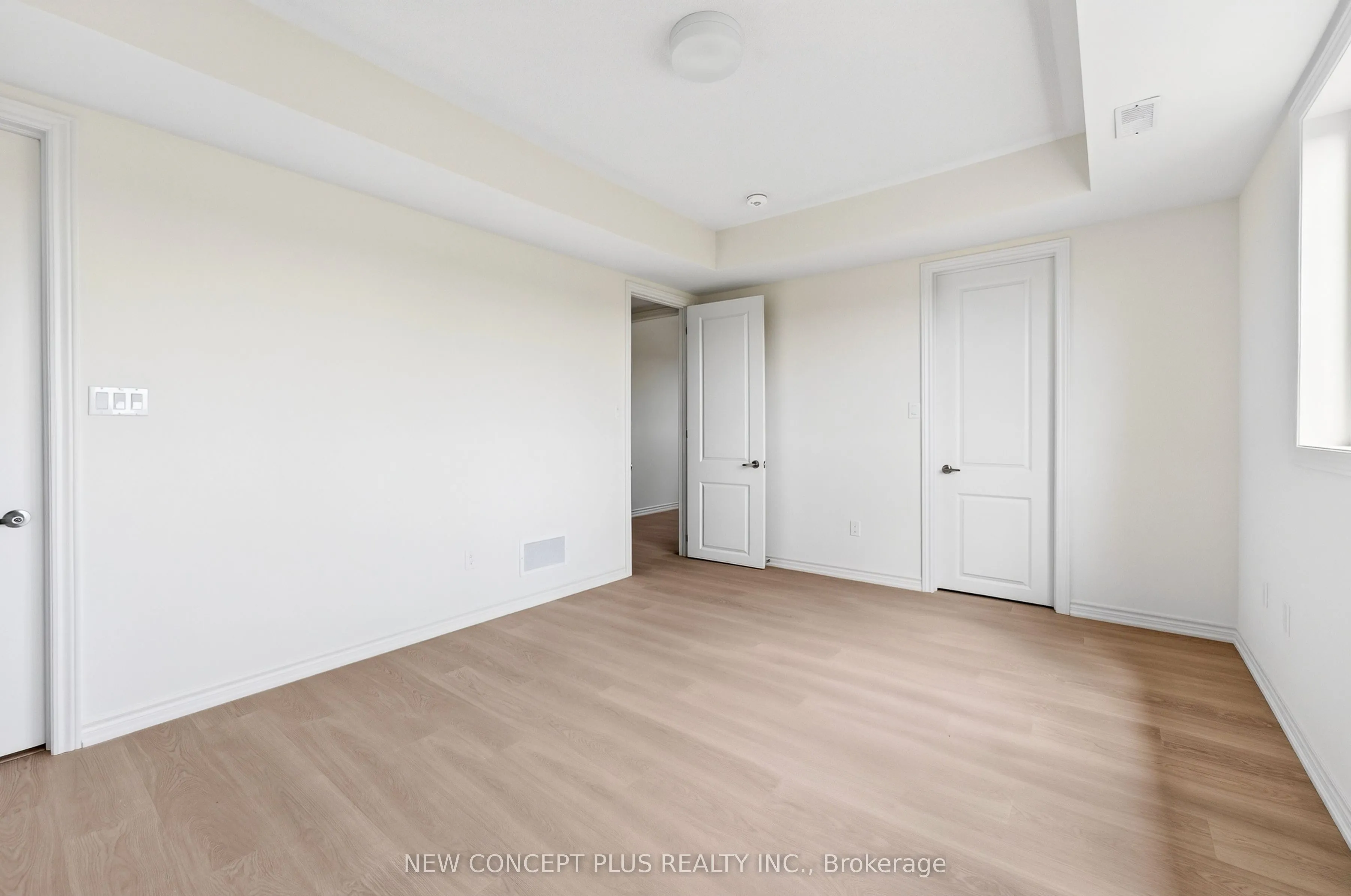 66 Debois Street
