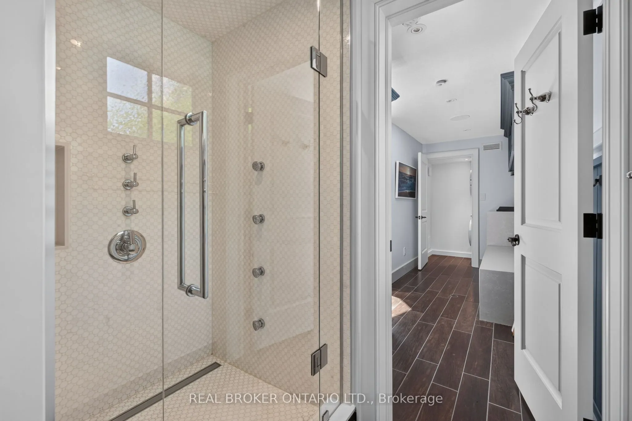 63 Mill Street S