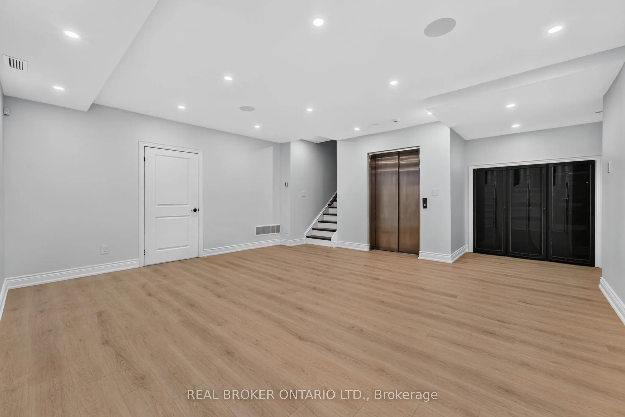 63 Mill Street S