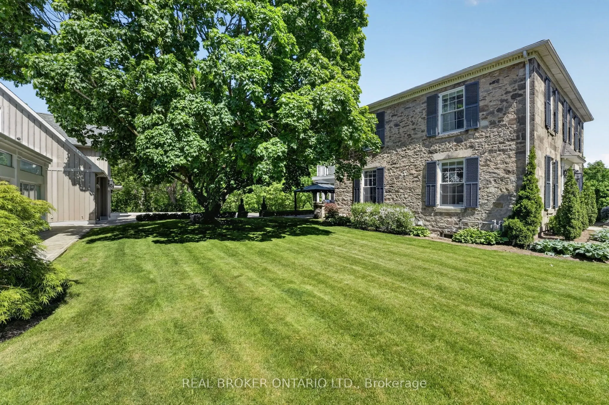 63 Mill Street S