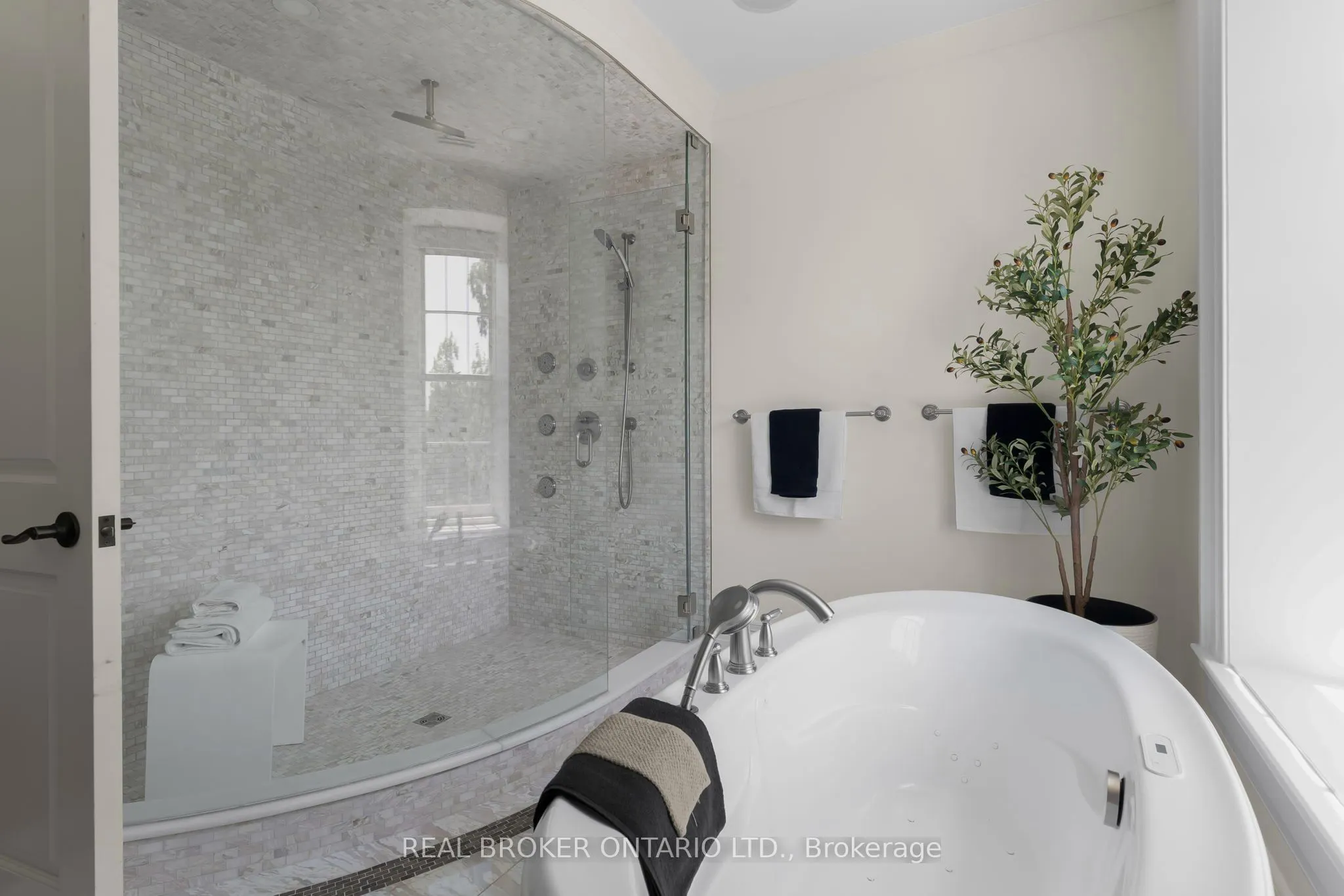 63 Mill Street S