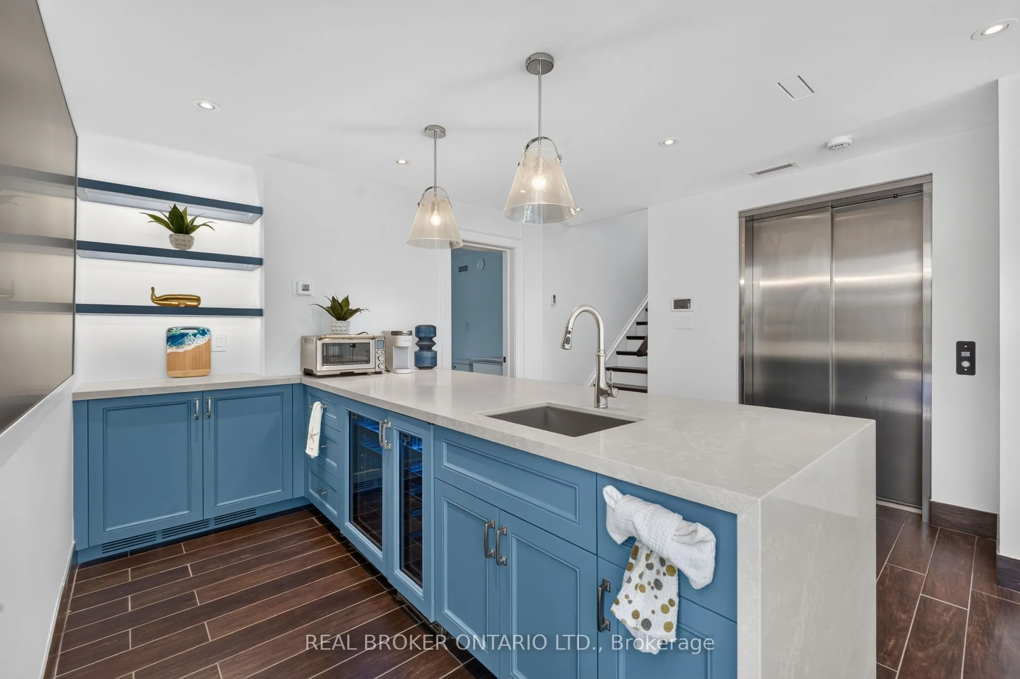 63 Mill Street S