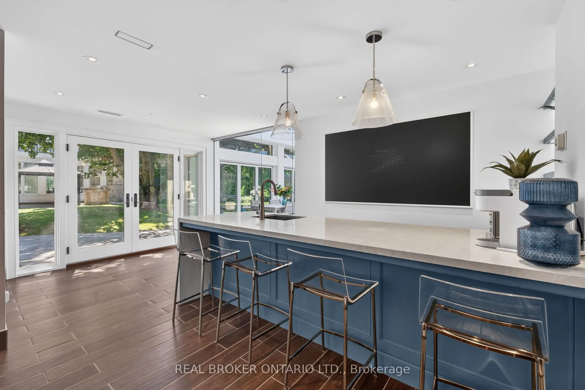 63 Mill Street S