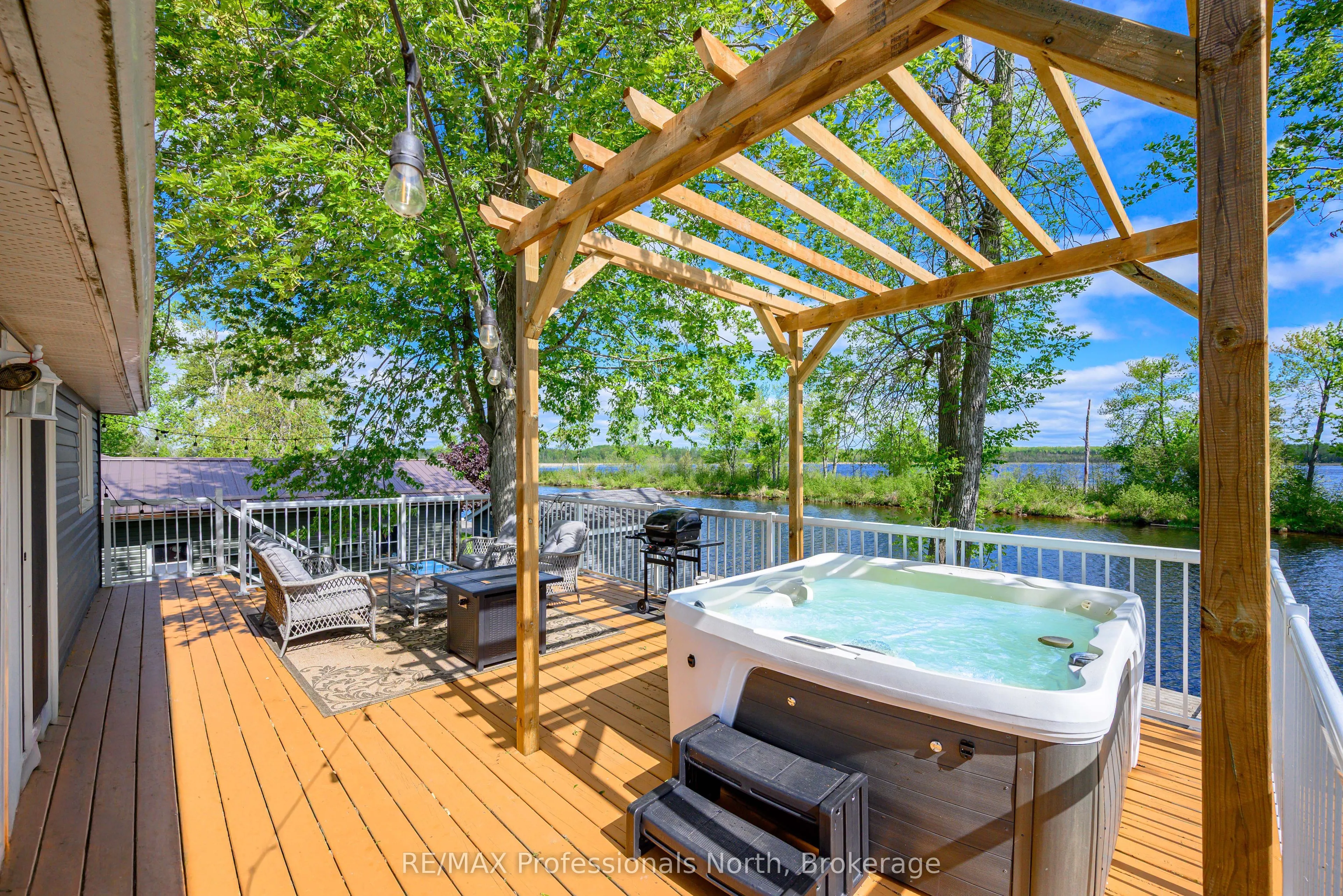 284 MOORINGS Drive