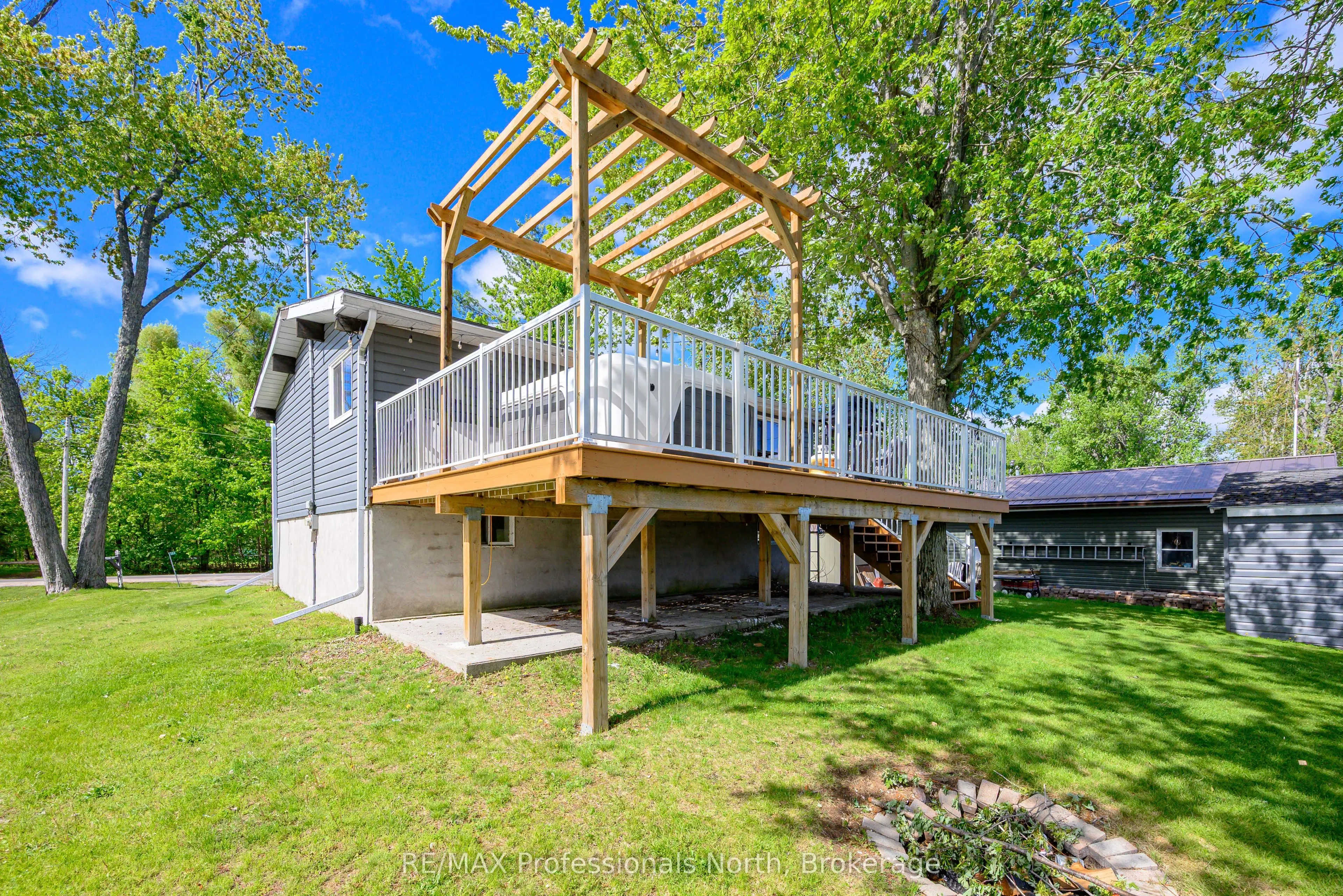 284 MOORINGS Drive