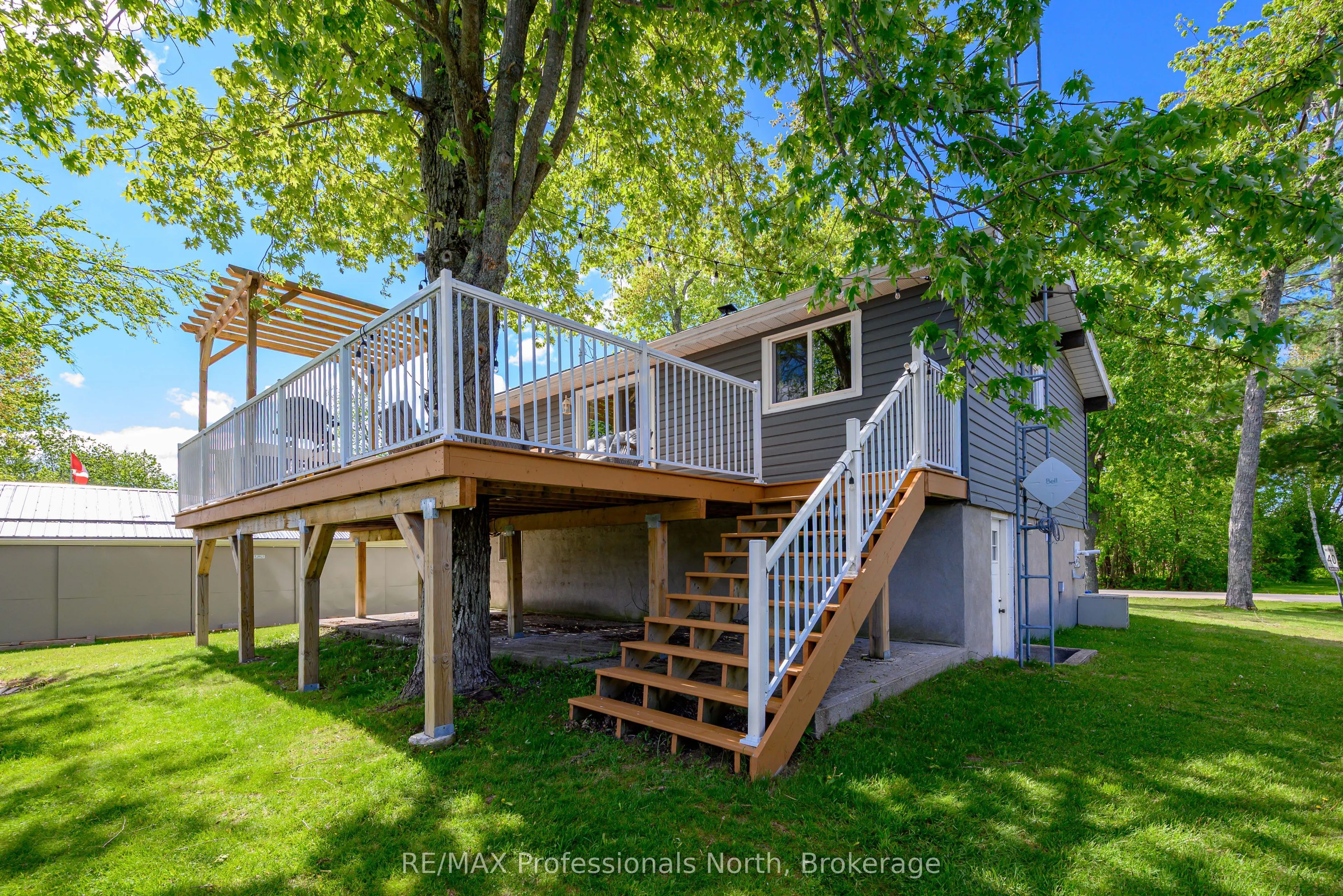 284 MOORINGS Drive