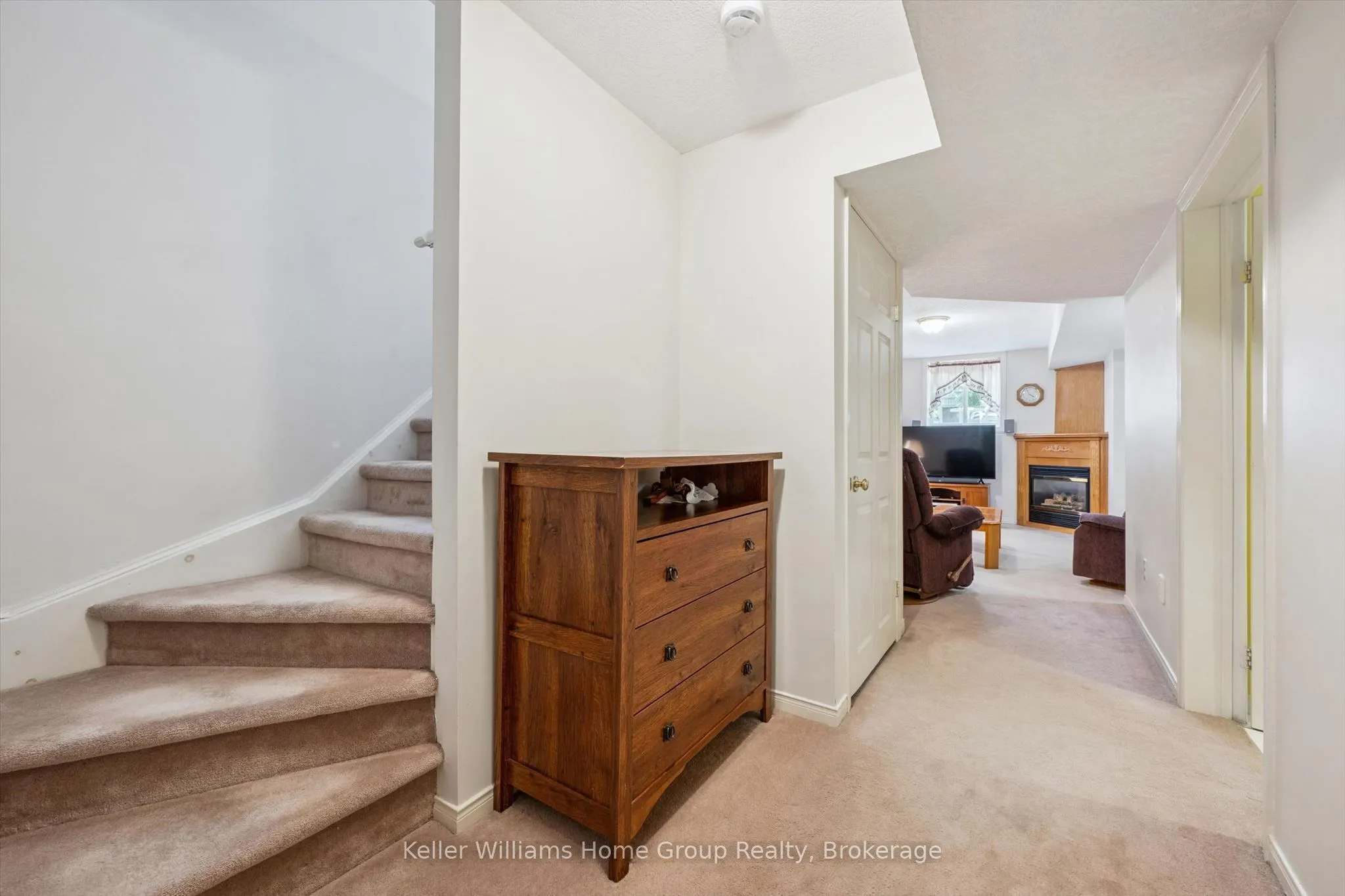 63 Boulder Crescent