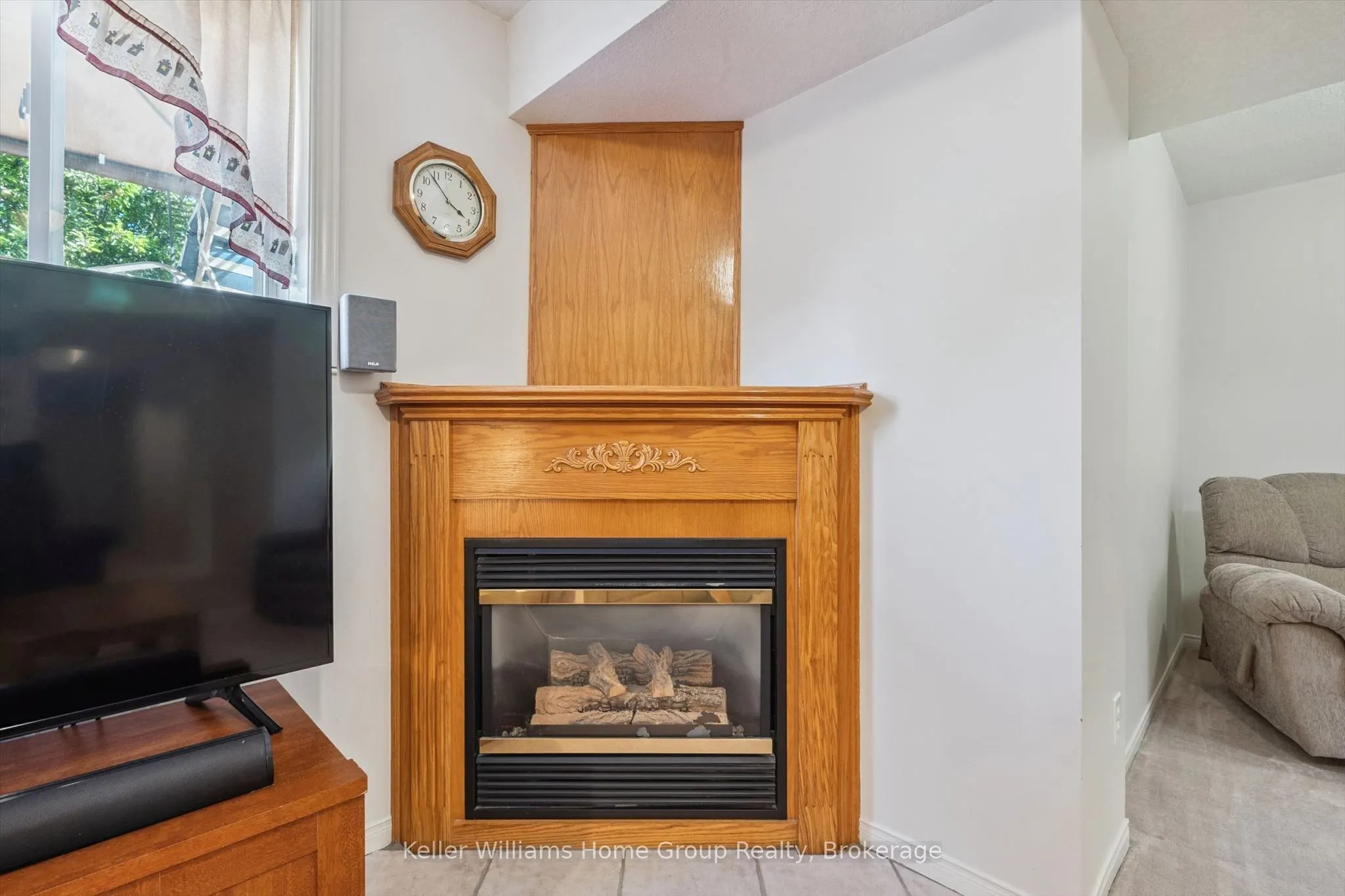 63 Boulder Crescent