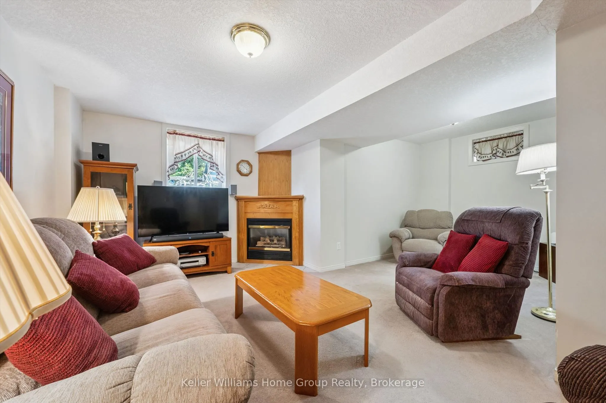 63 Boulder Crescent