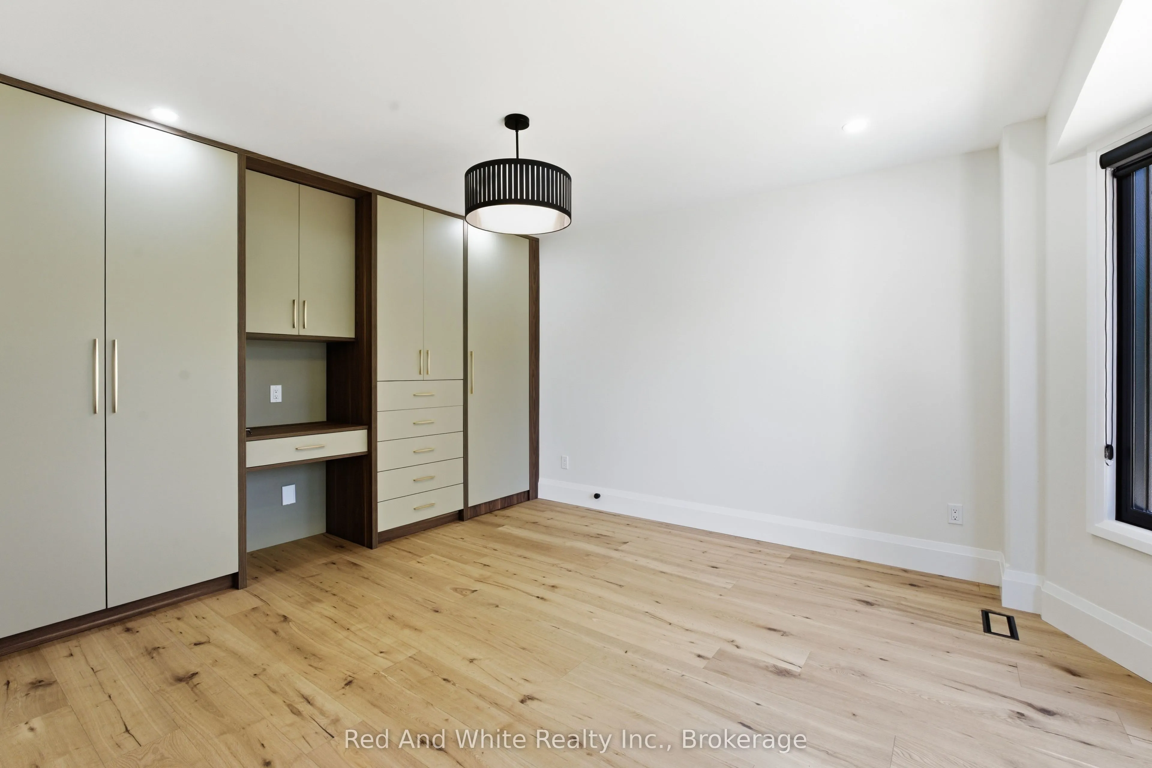 11 Bridlewood Drive