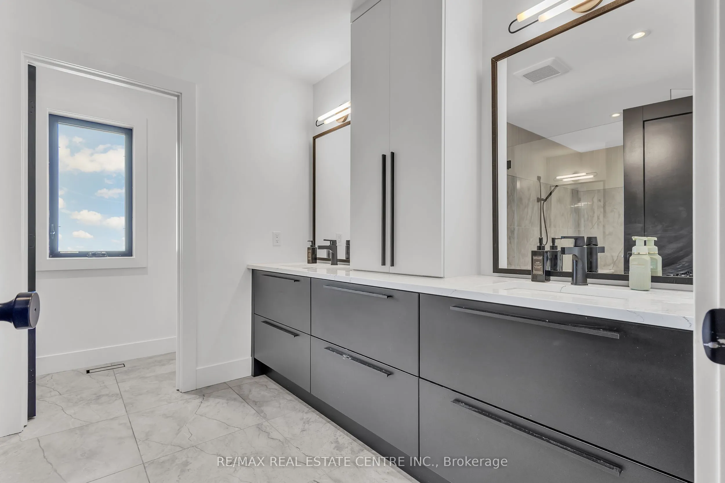 920 Thomas Pedder Court