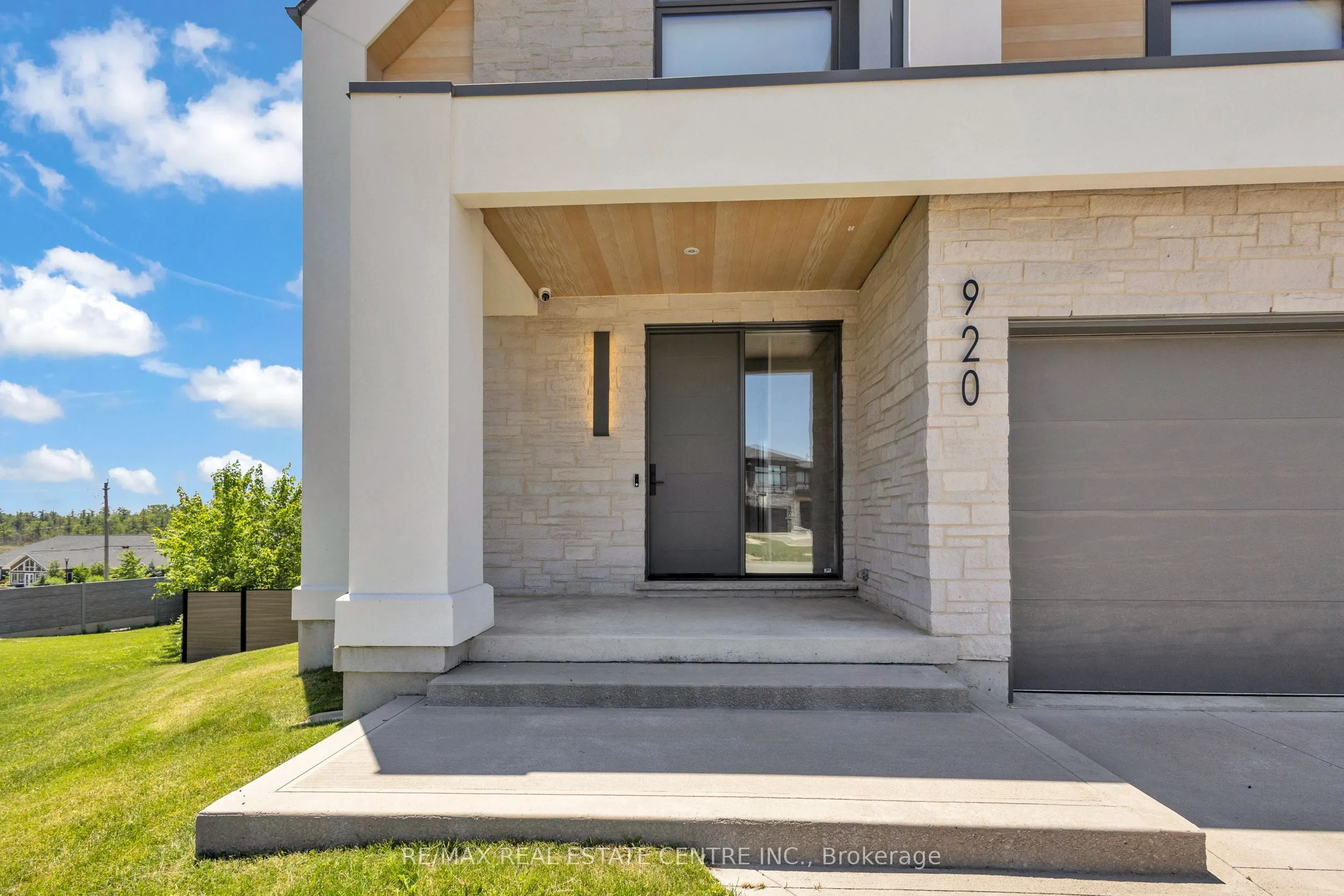920 Thomas Pedder Court