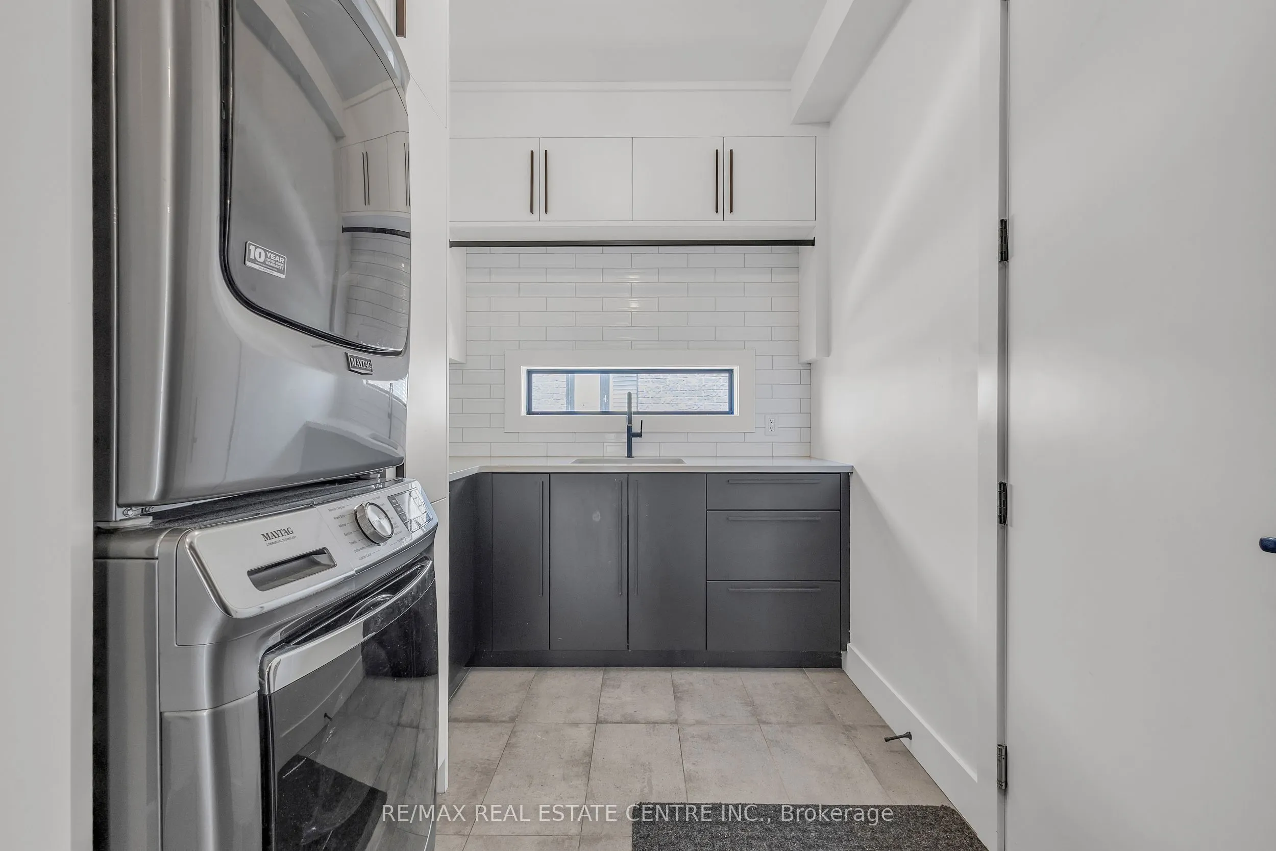 920 Thomas Pedder Court