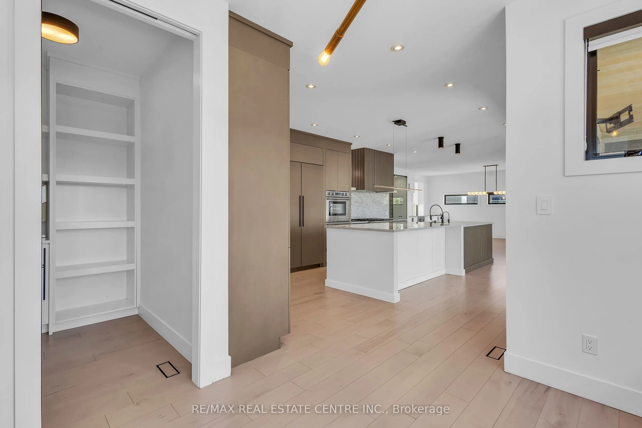 920 Thomas Pedder Court