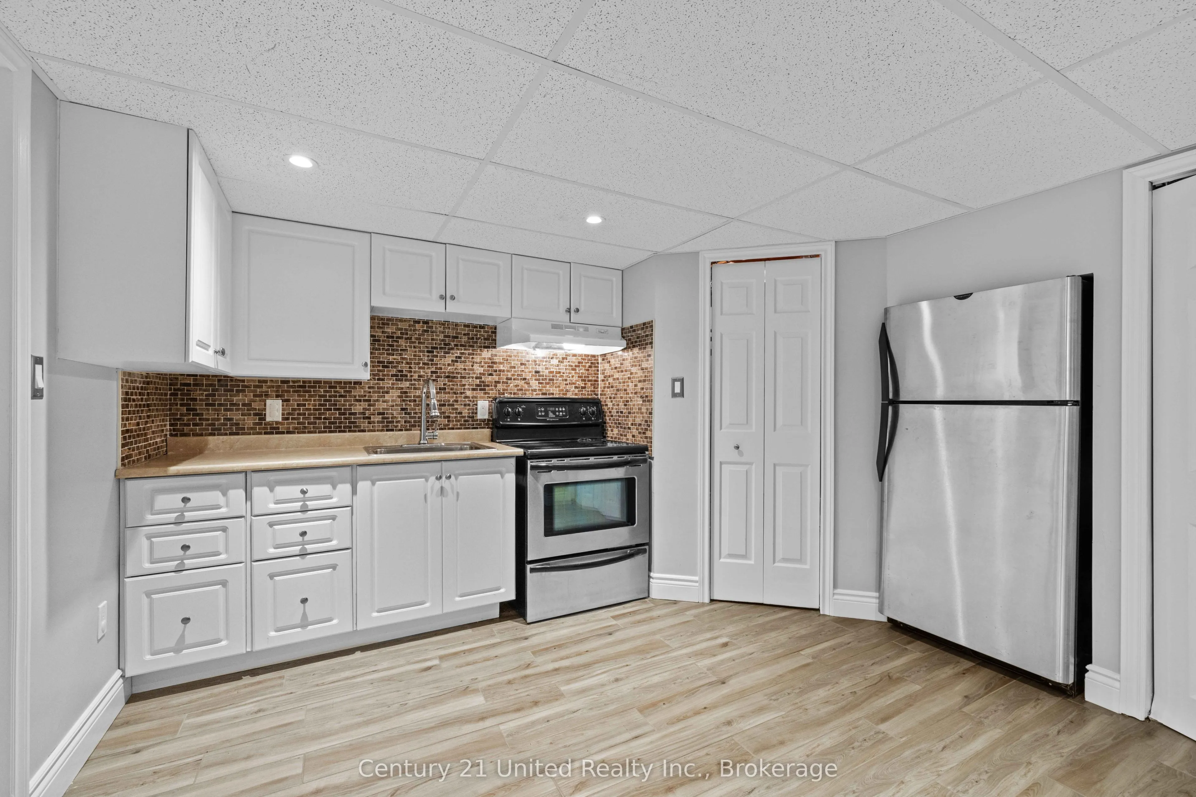 214 Hillview Drive