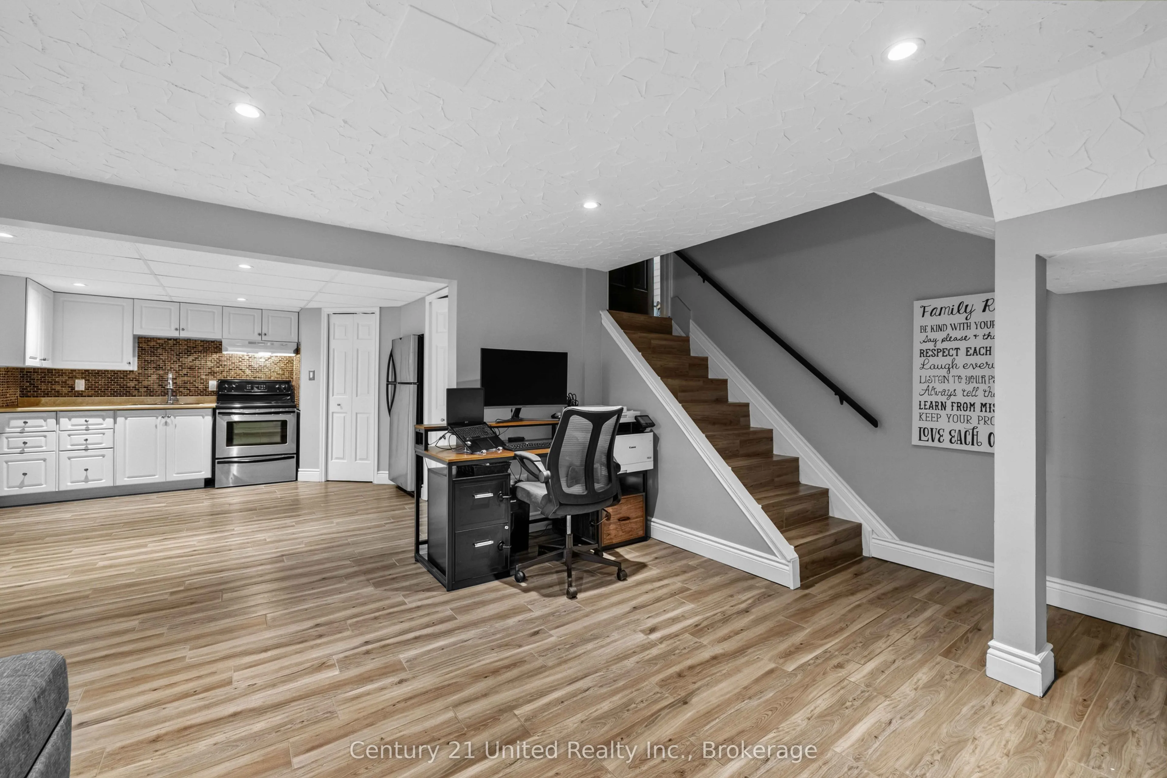 214 Hillview Drive