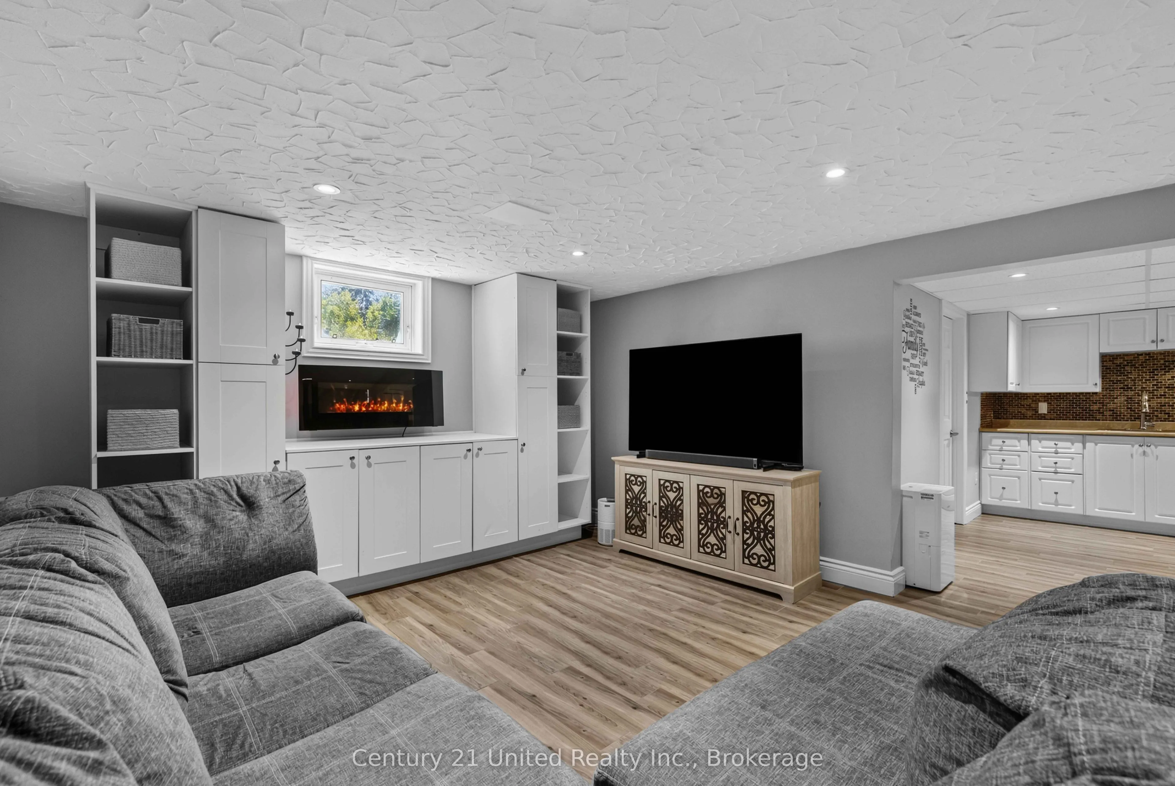 214 Hillview Drive