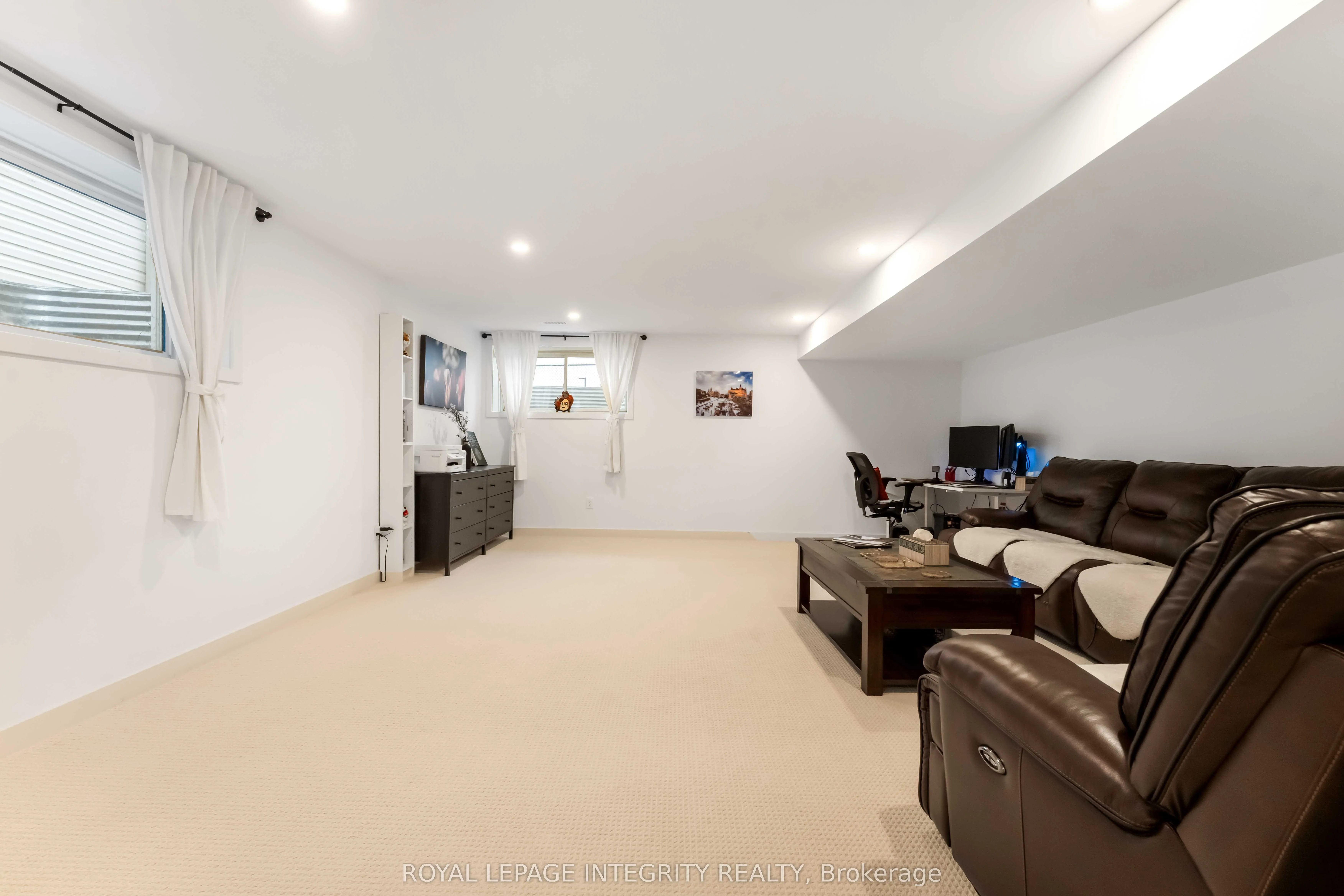 221 Finsbury Avenue