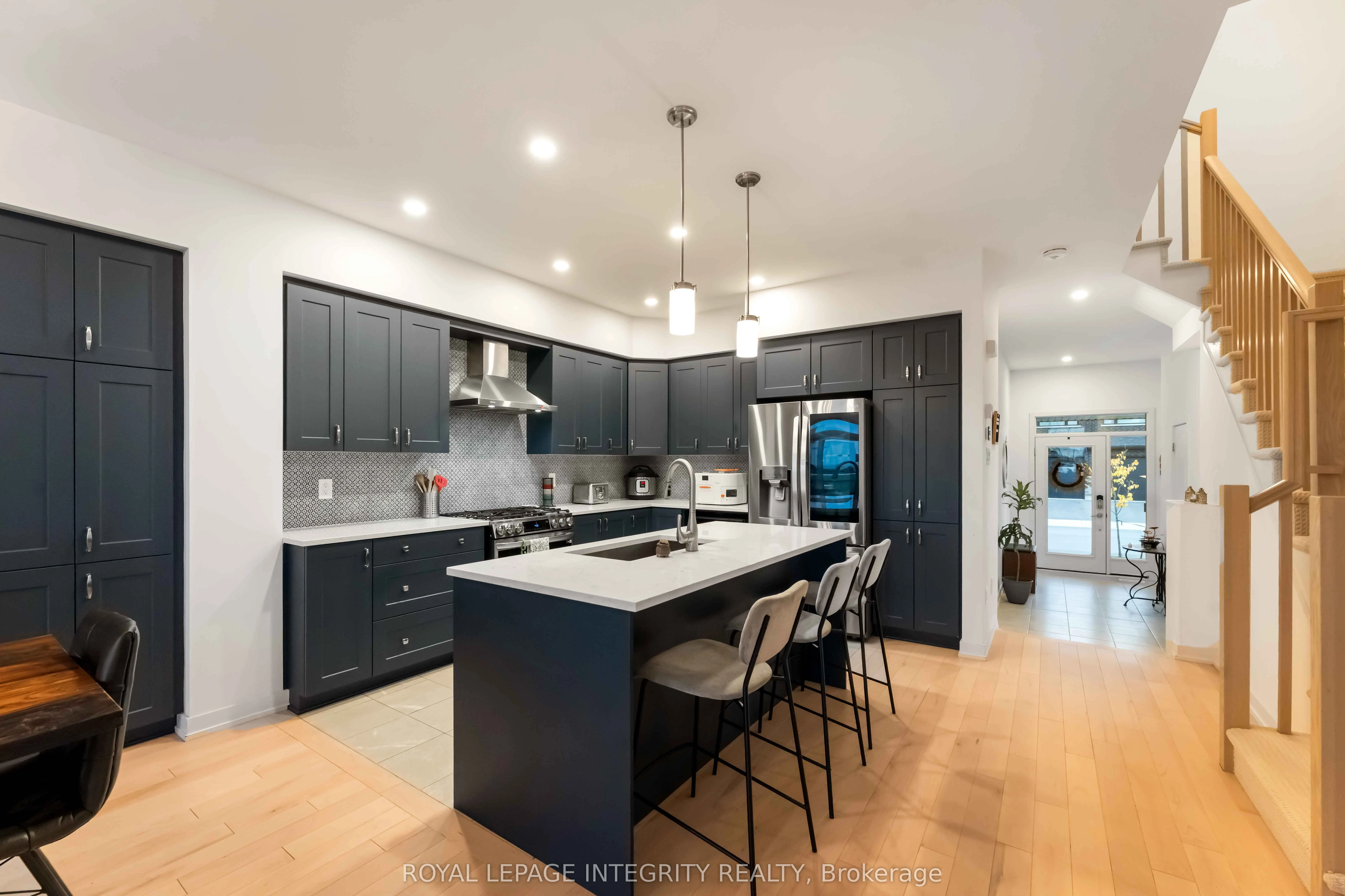221 Finsbury Avenue