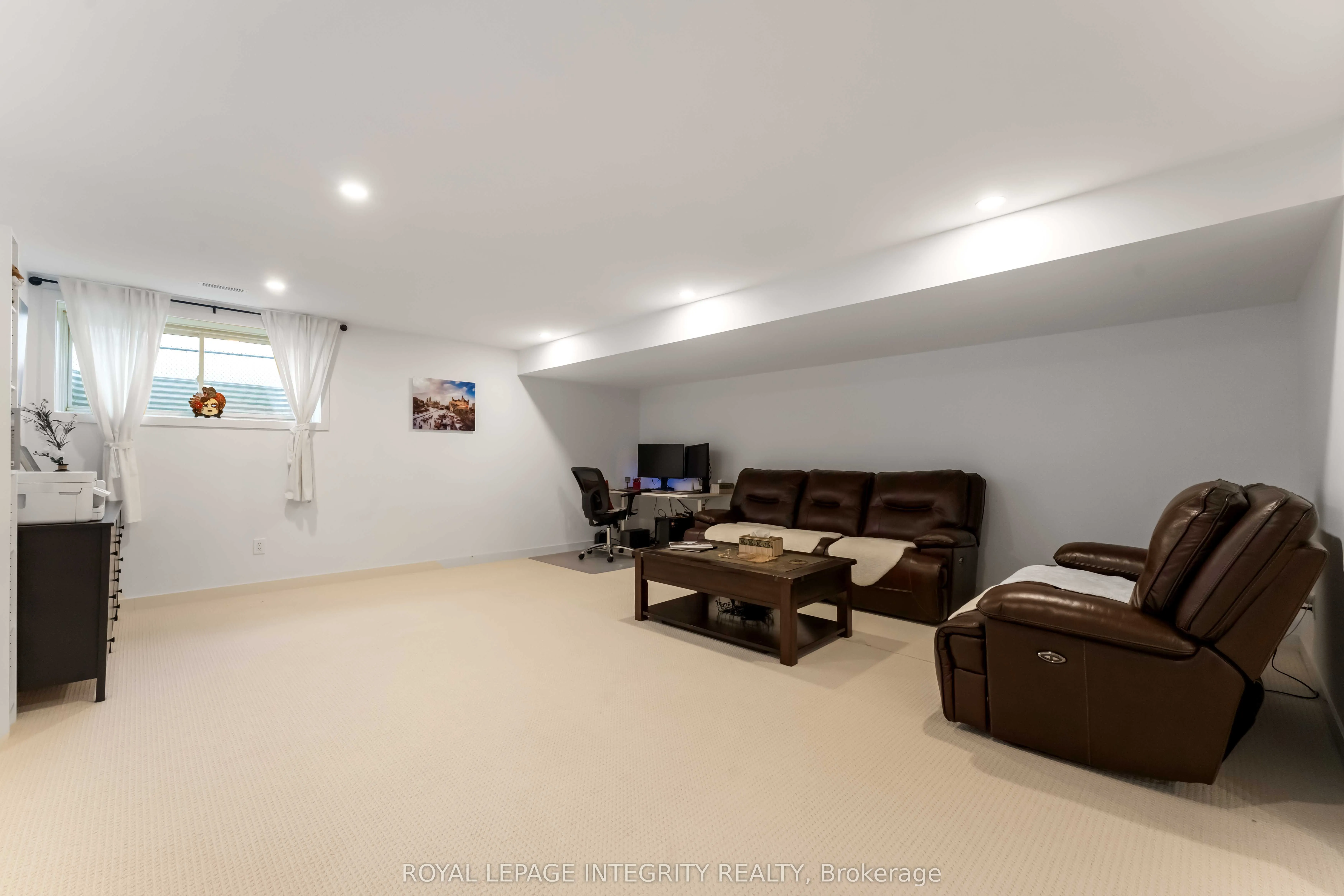 221 Finsbury Avenue