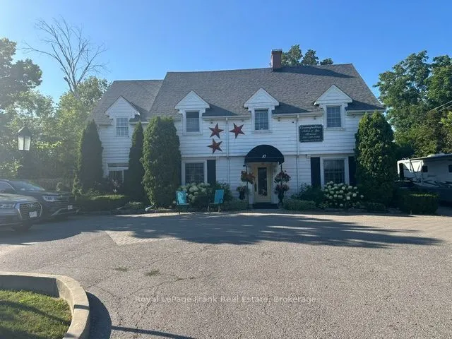 10 King Street E