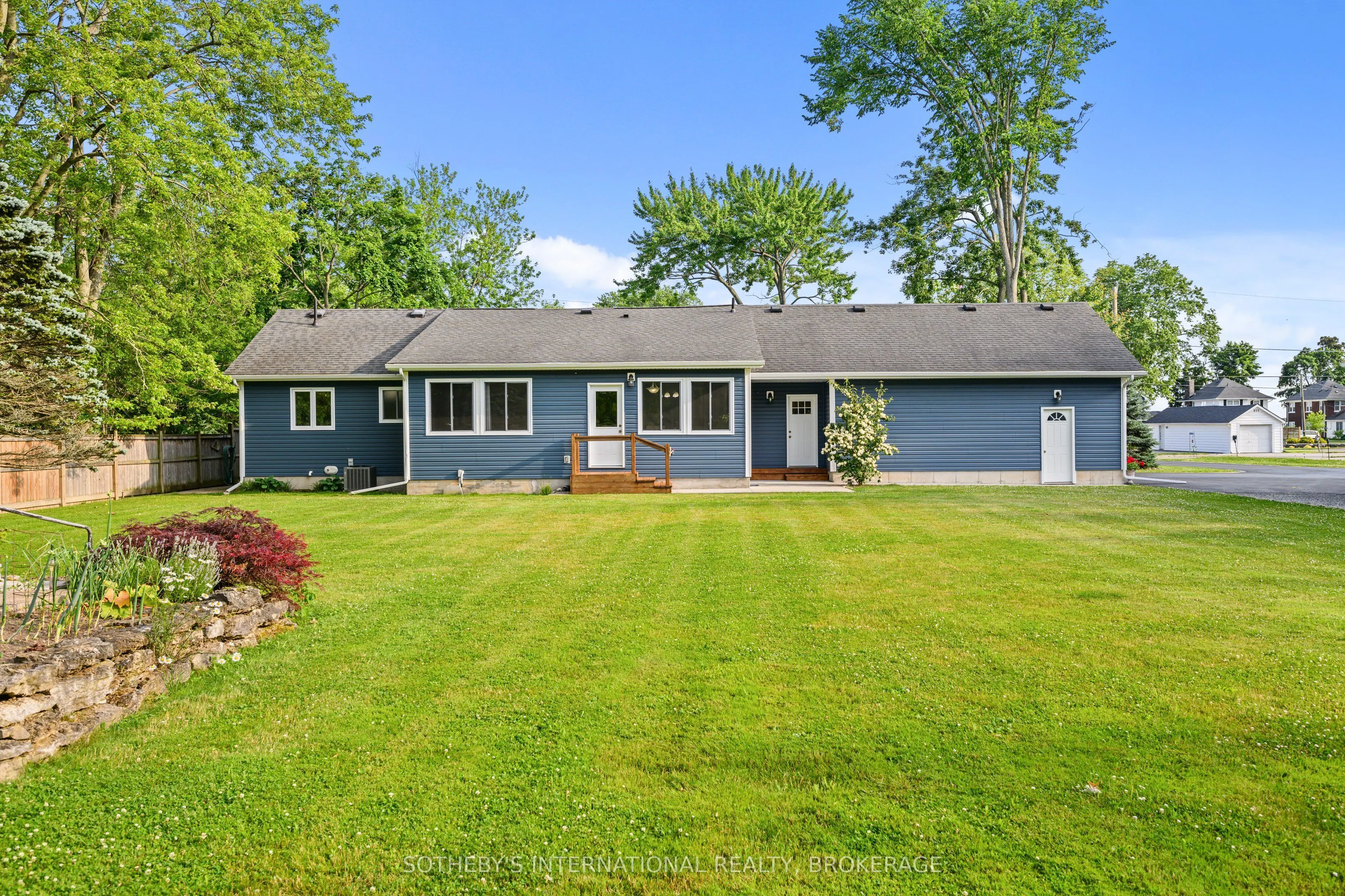 880 Edgemere Road