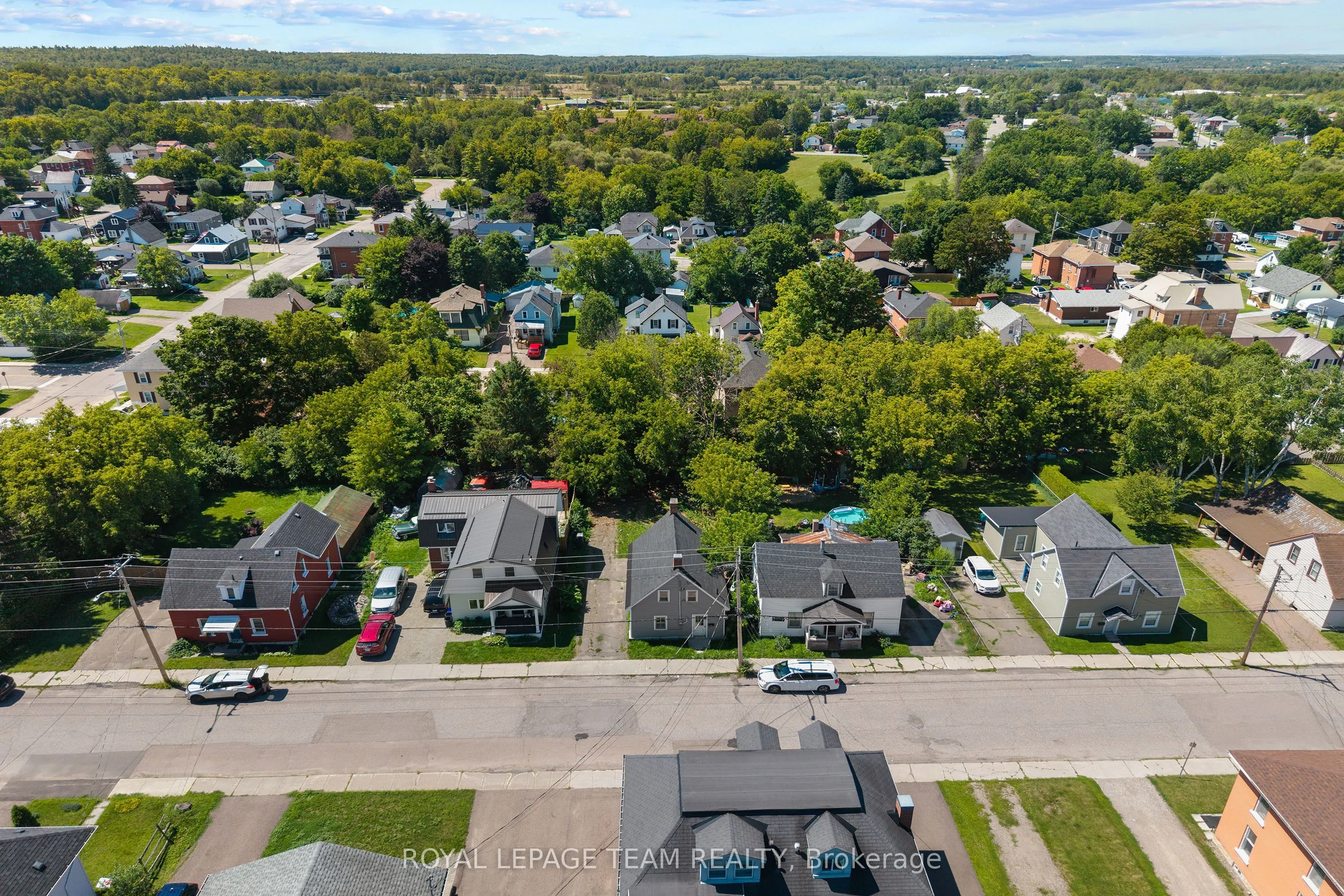 42 Bonnechere Street S