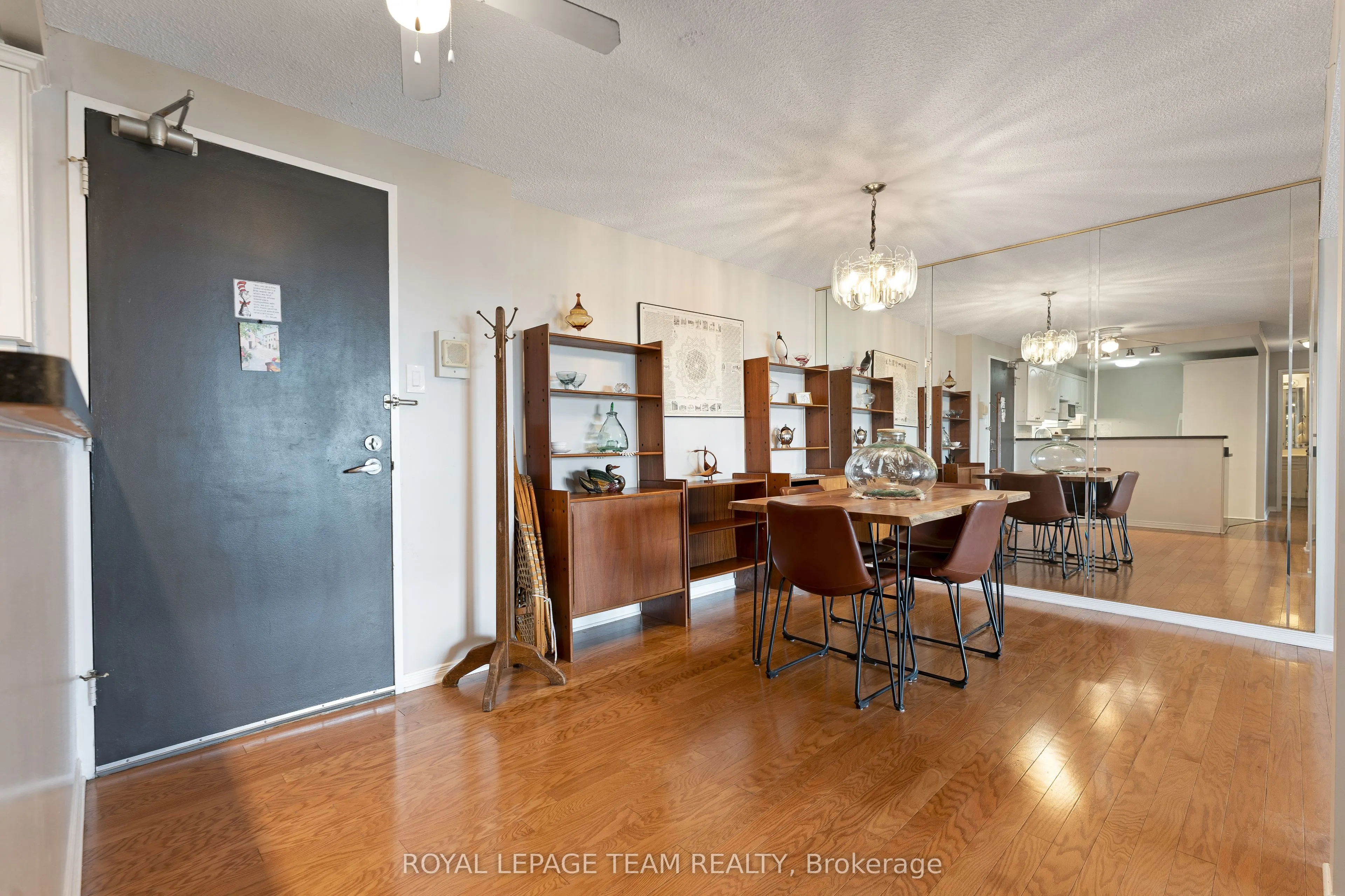 415 Greenview Avenue #1402