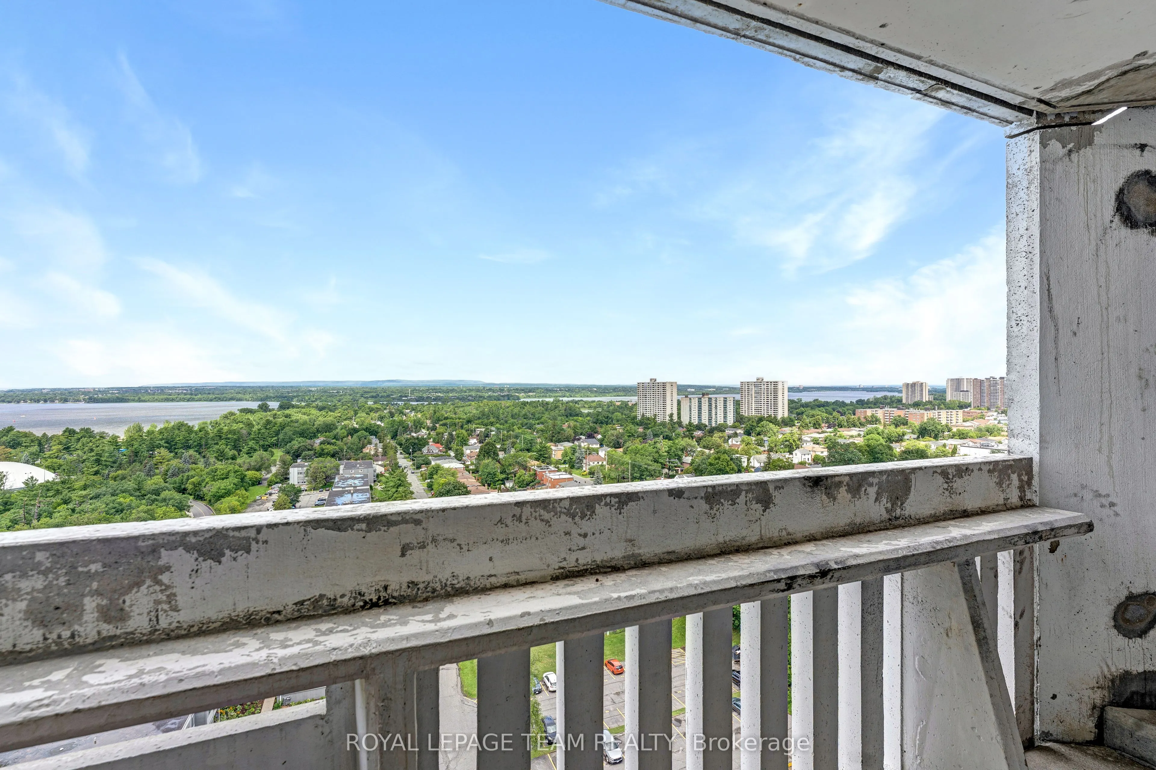 415 Greenview Avenue #1402