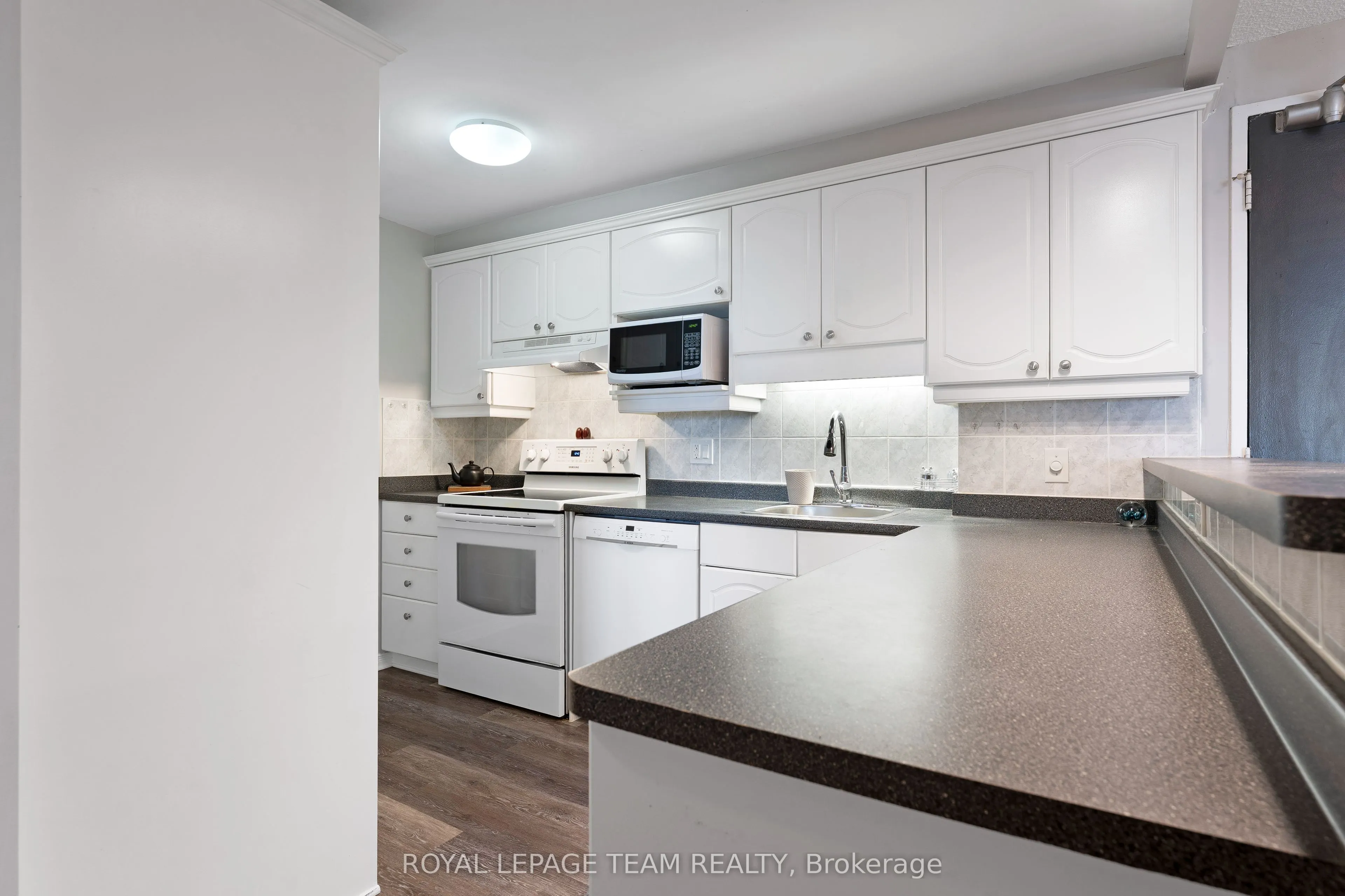 415 Greenview Avenue #1402