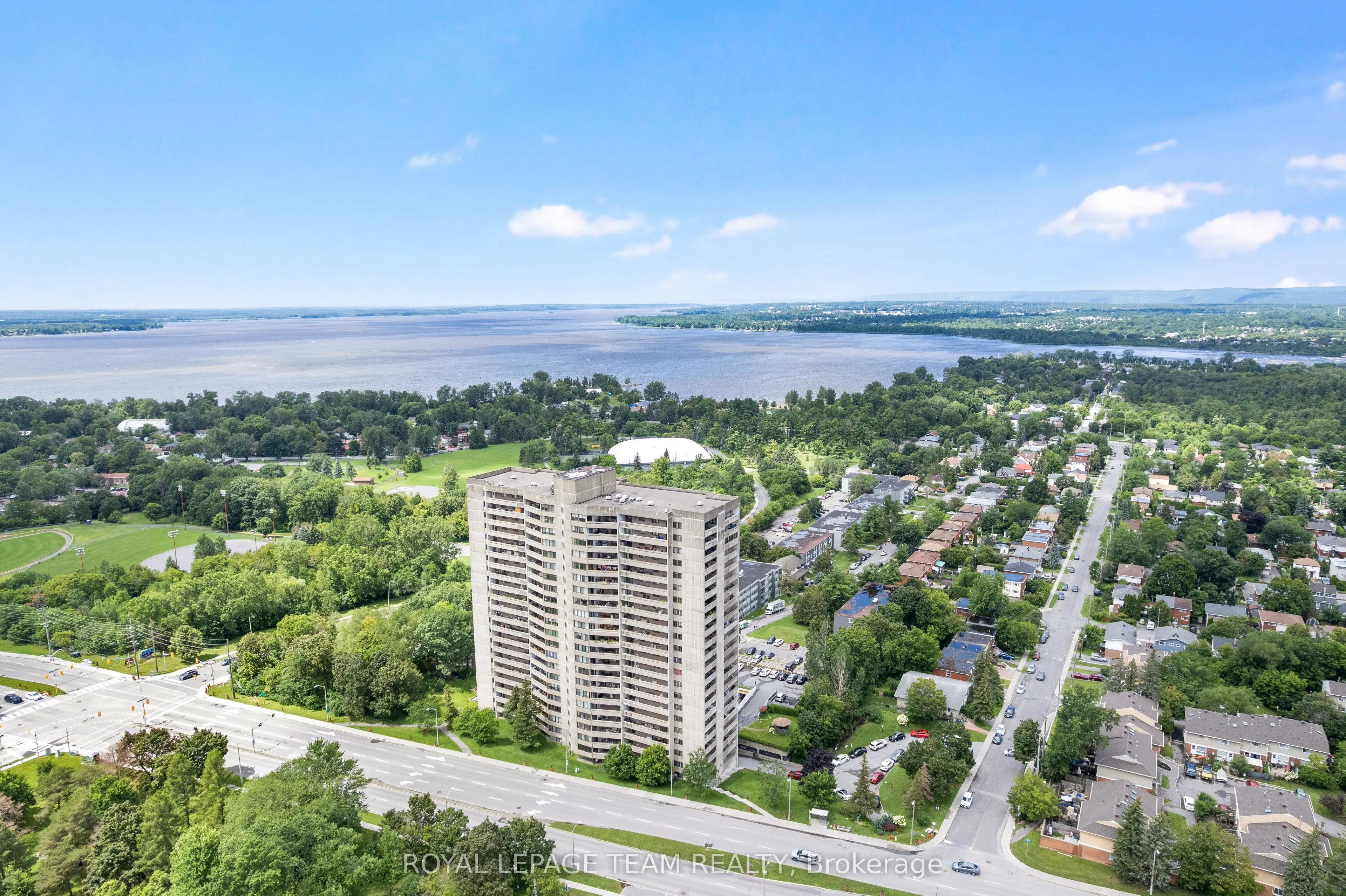 415 Greenview Avenue #1402
