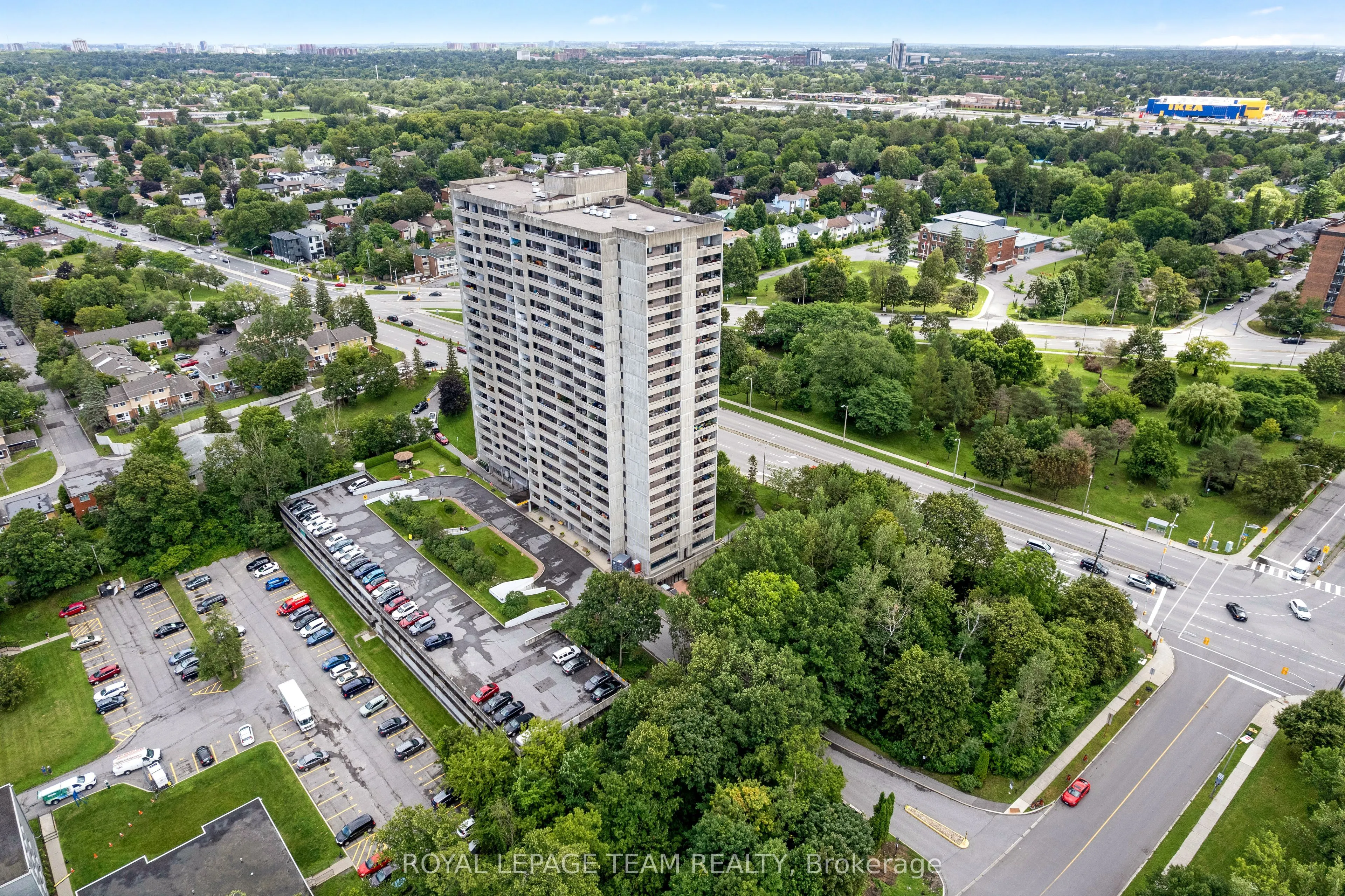 415 Greenview Avenue #1402