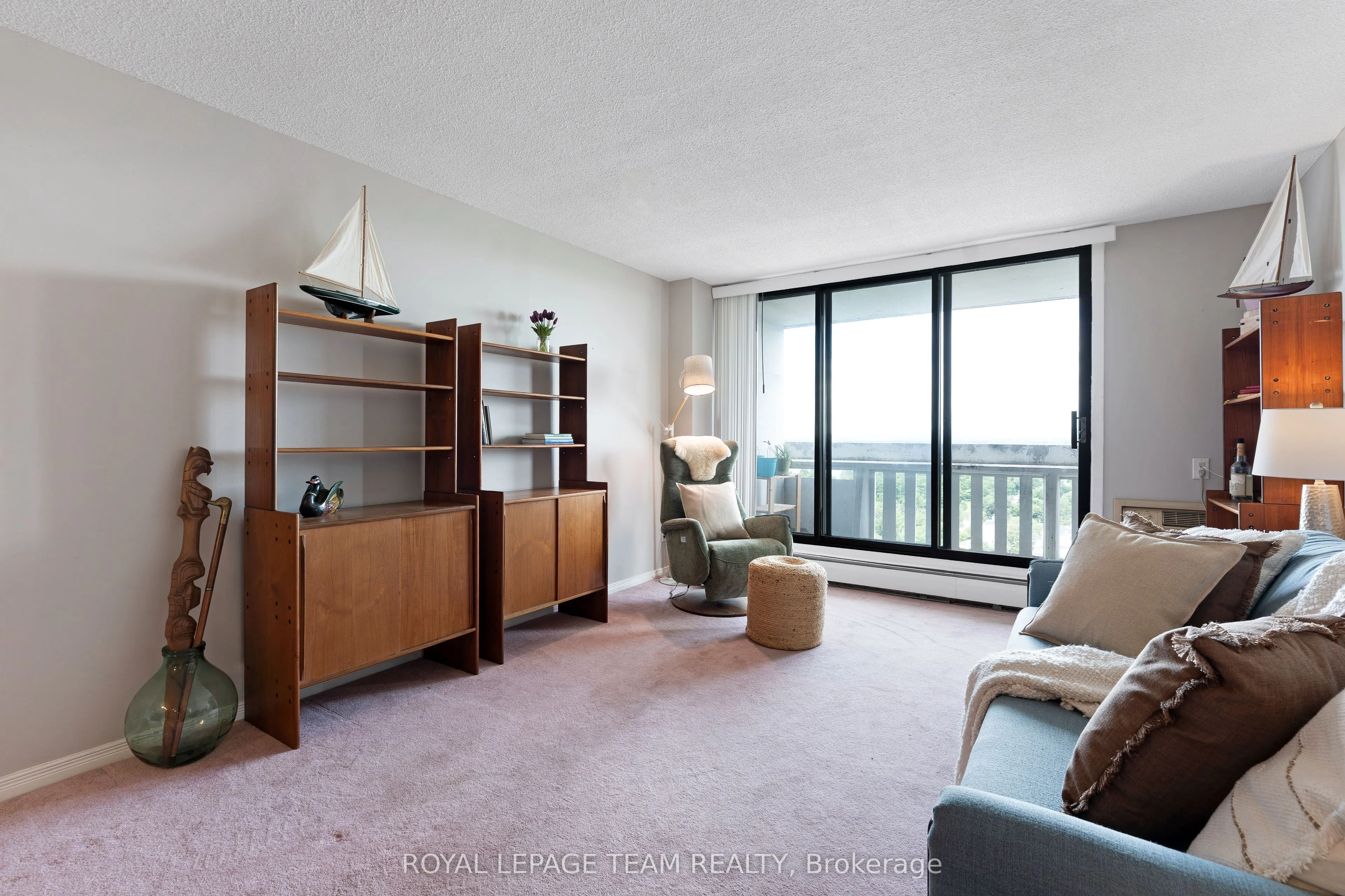 415 Greenview Avenue #1402