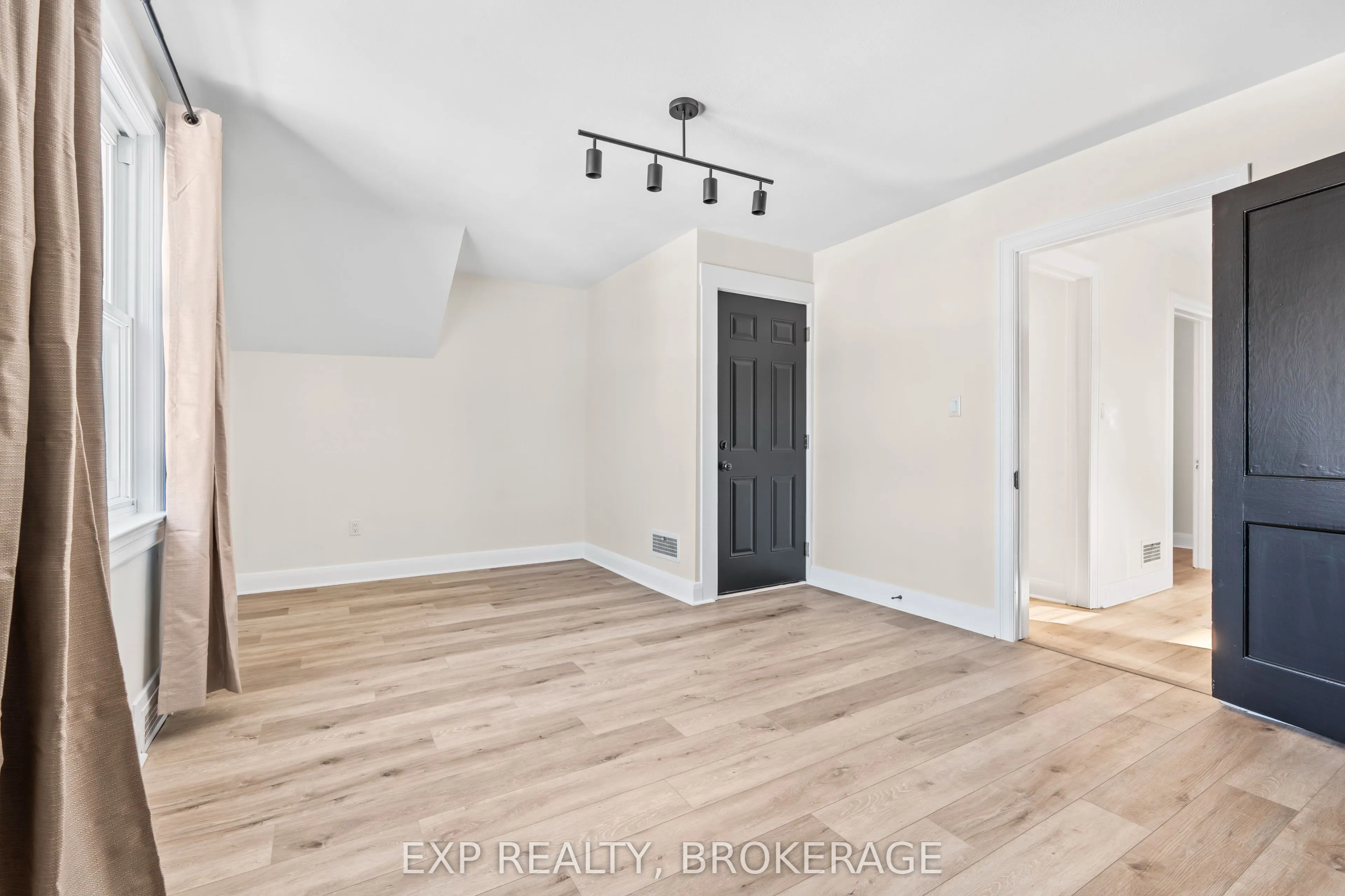 493 COLLEGE Street #2