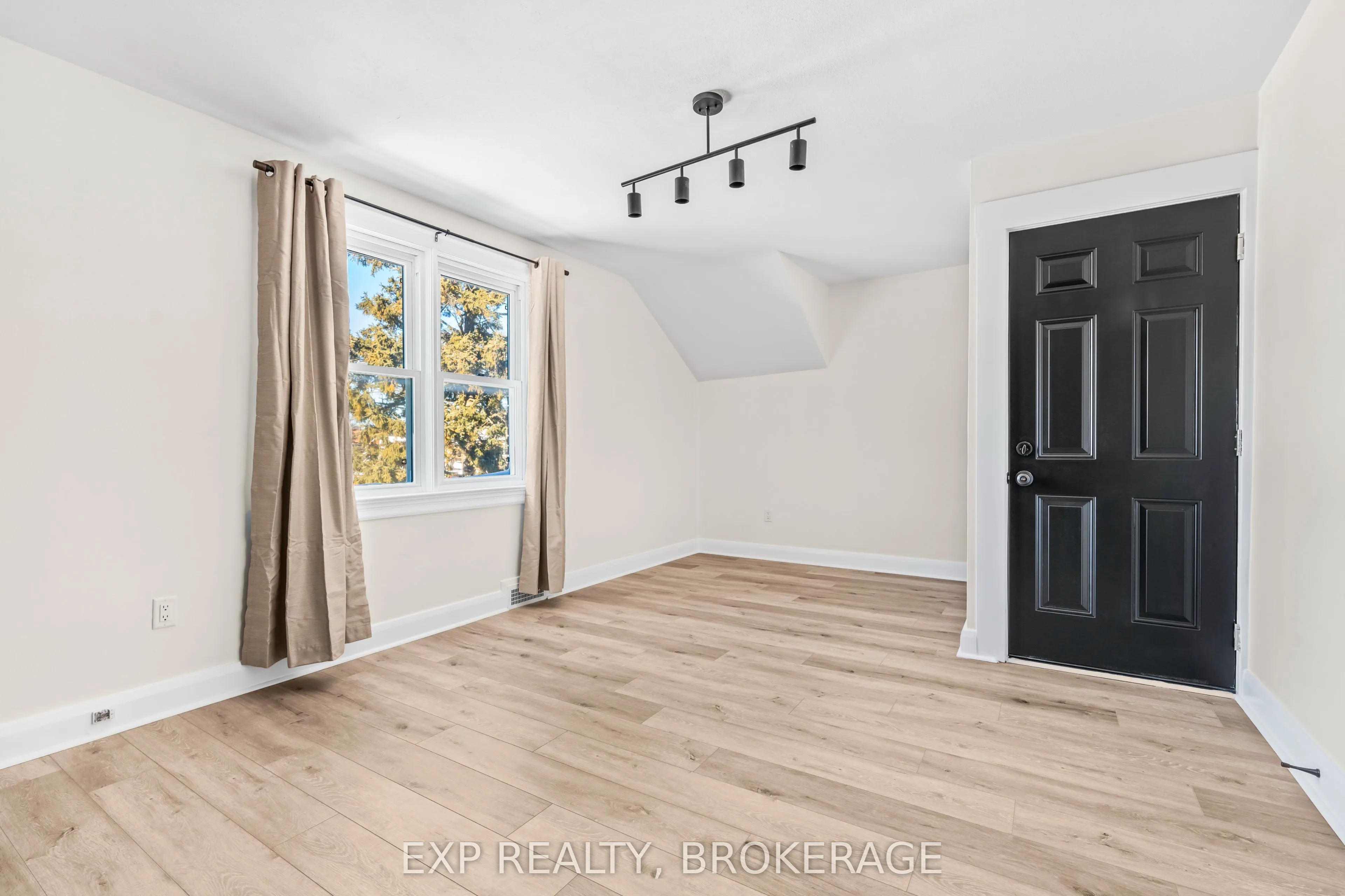 493 COLLEGE Street #2