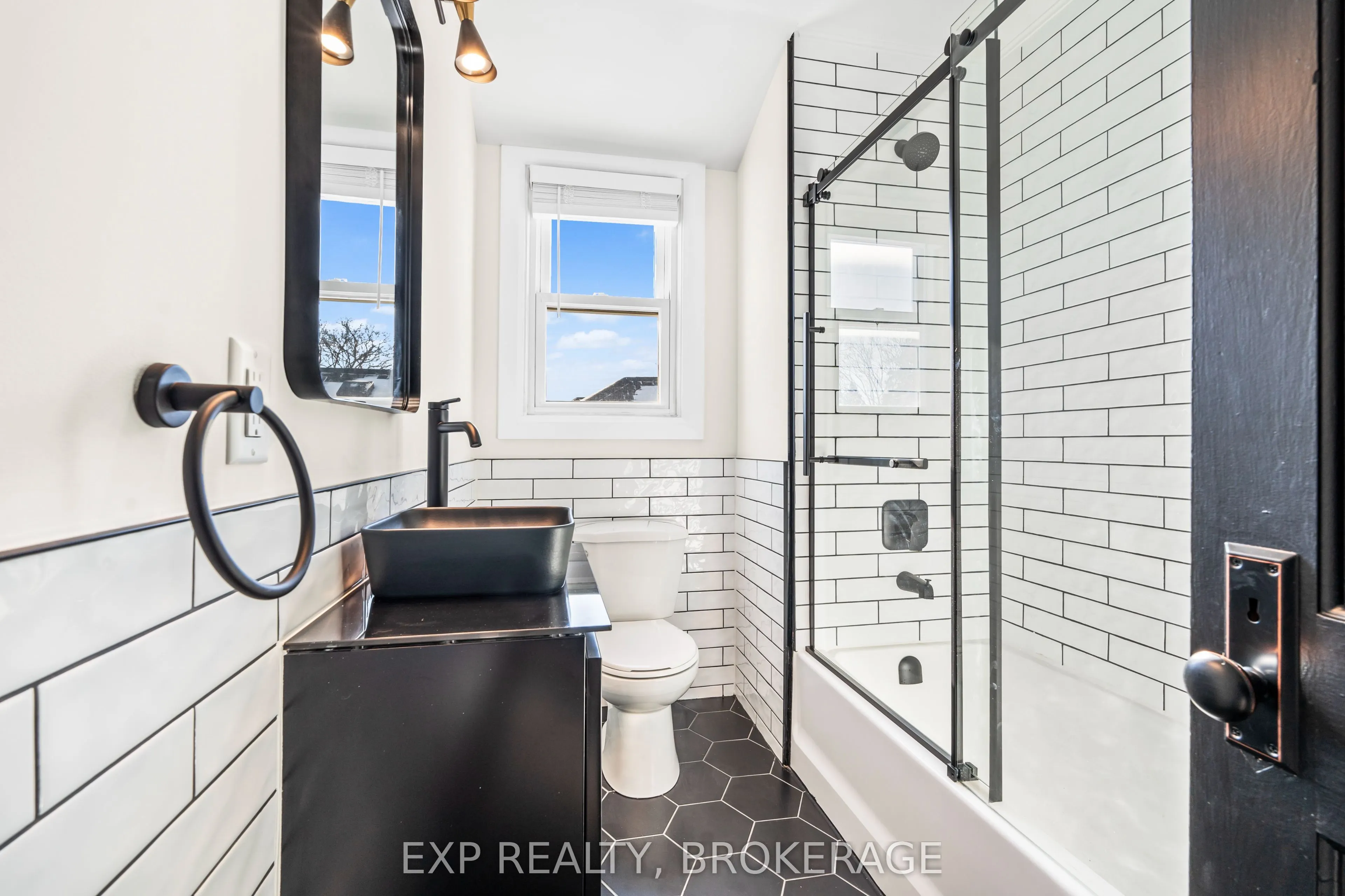 493 COLLEGE Street #2