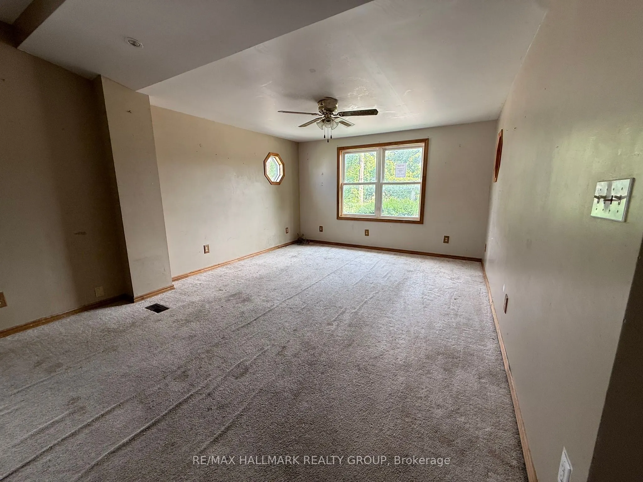 12 Circle Drive S